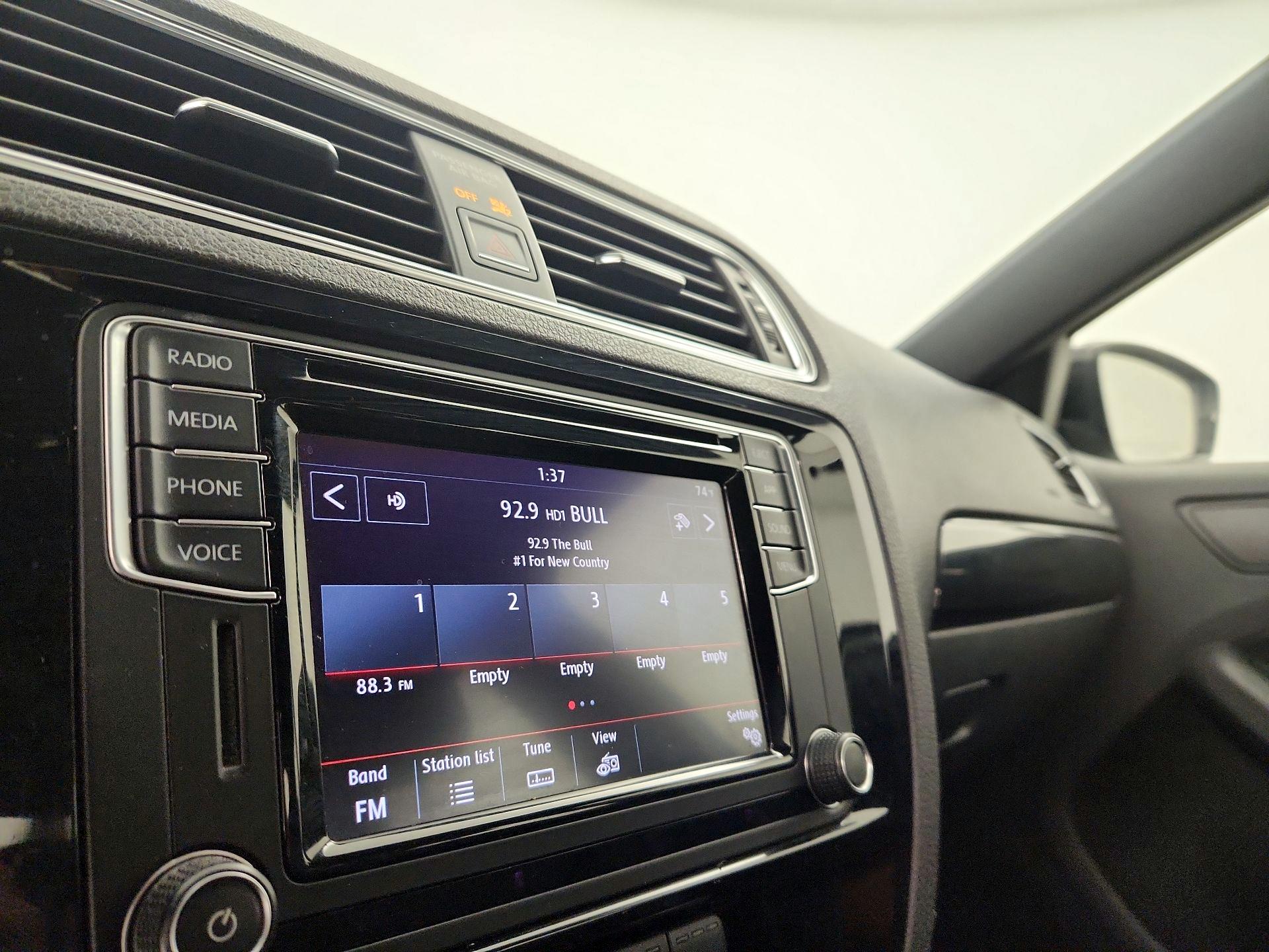 Thumbnail: 2018 Volkswagen Jetta - 15