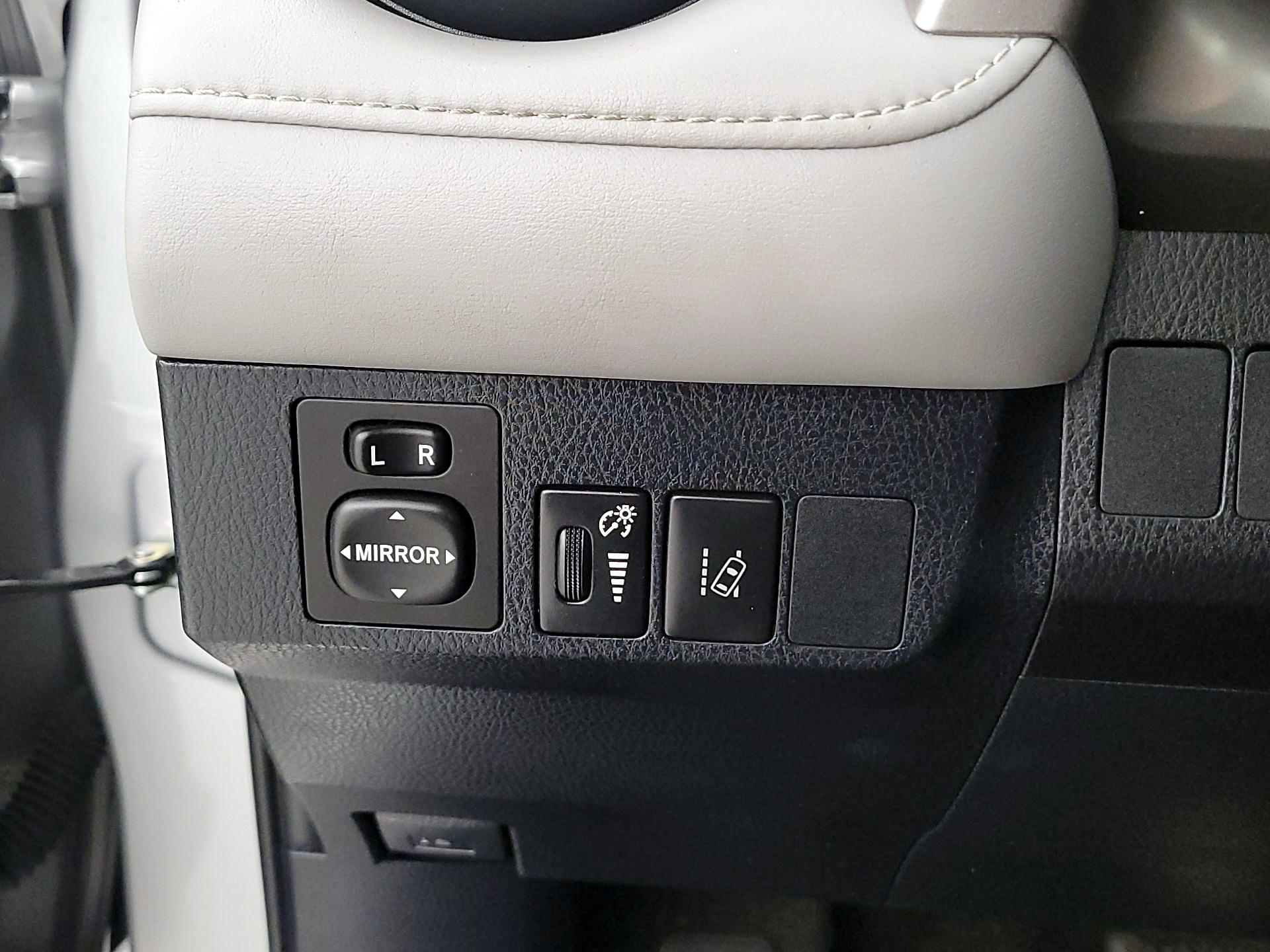 Thumbnail: 2018 Toyota RAV4 - 13
