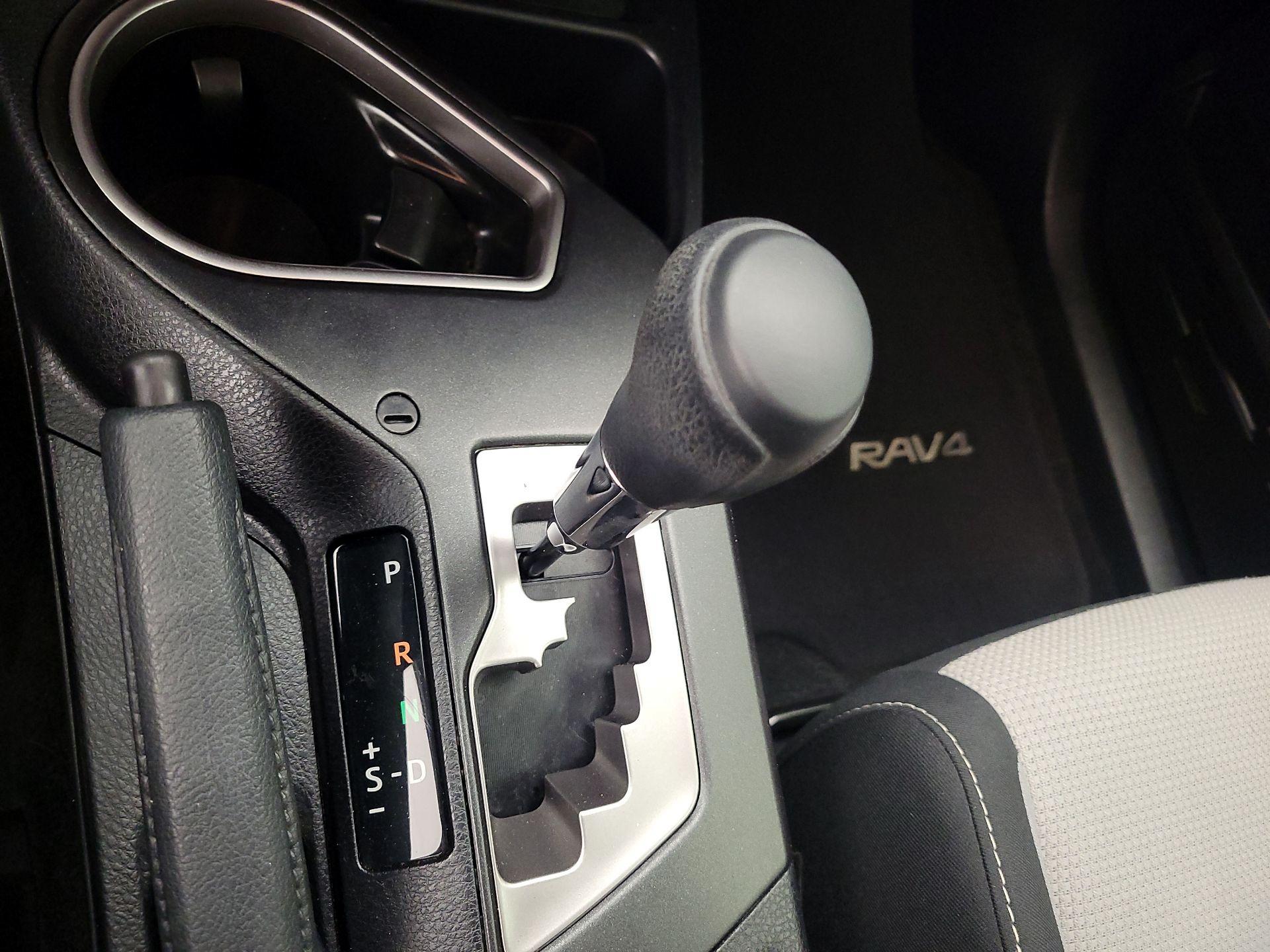 Thumbnail: 2018 Toyota RAV4 - 17