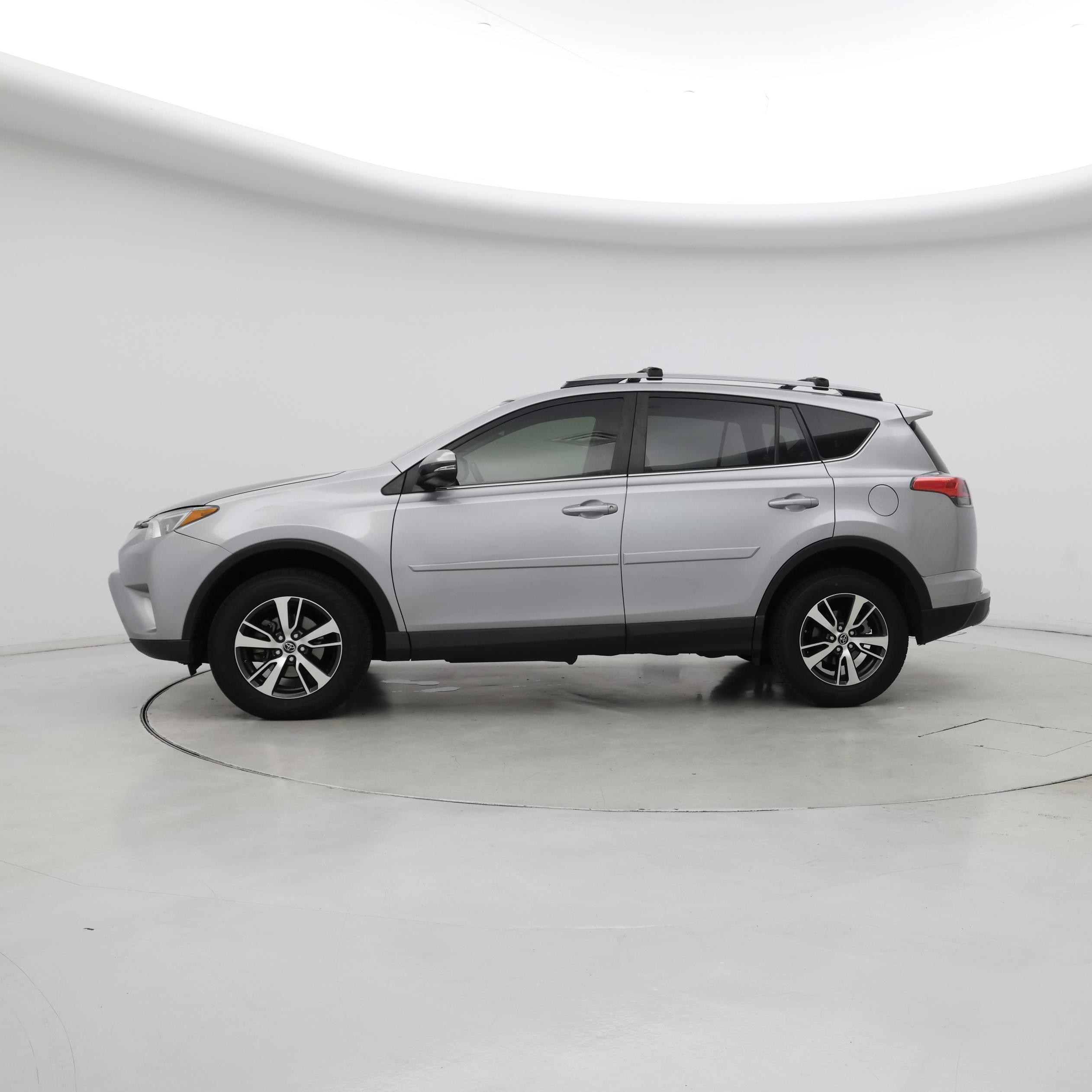 Thumbnail: 2018 Toyota RAV4 - 3