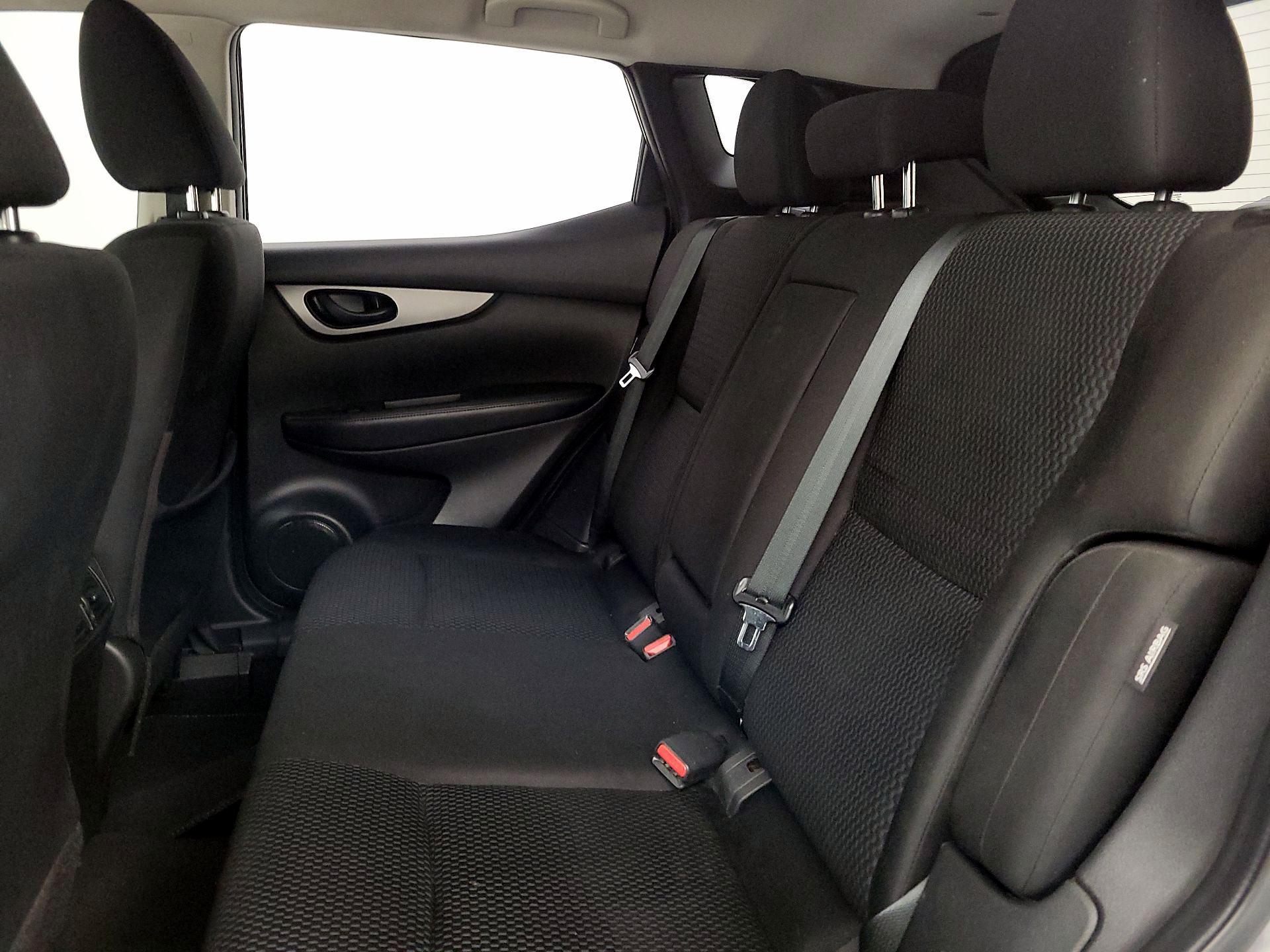 Thumbnail: 2021 Nissan Rogue Sport - 18