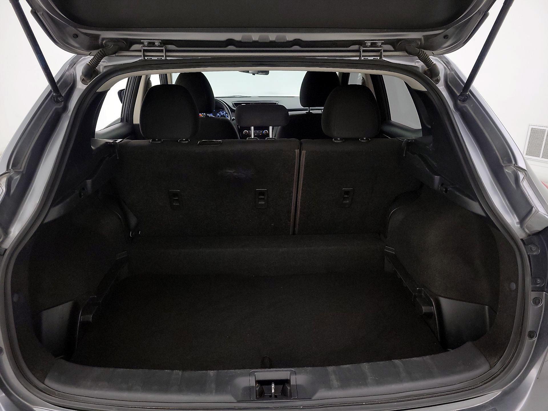 Thumbnail: 2021 Nissan Rogue Sport - 19