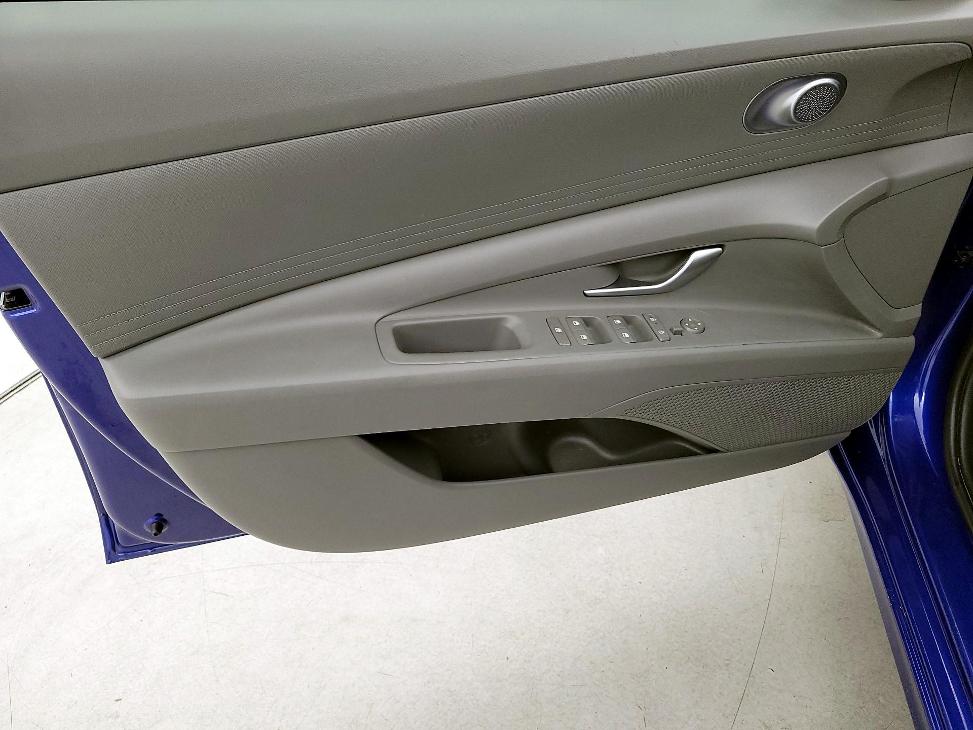 Thumbnail: 2024 Hyundai Elantra - 12