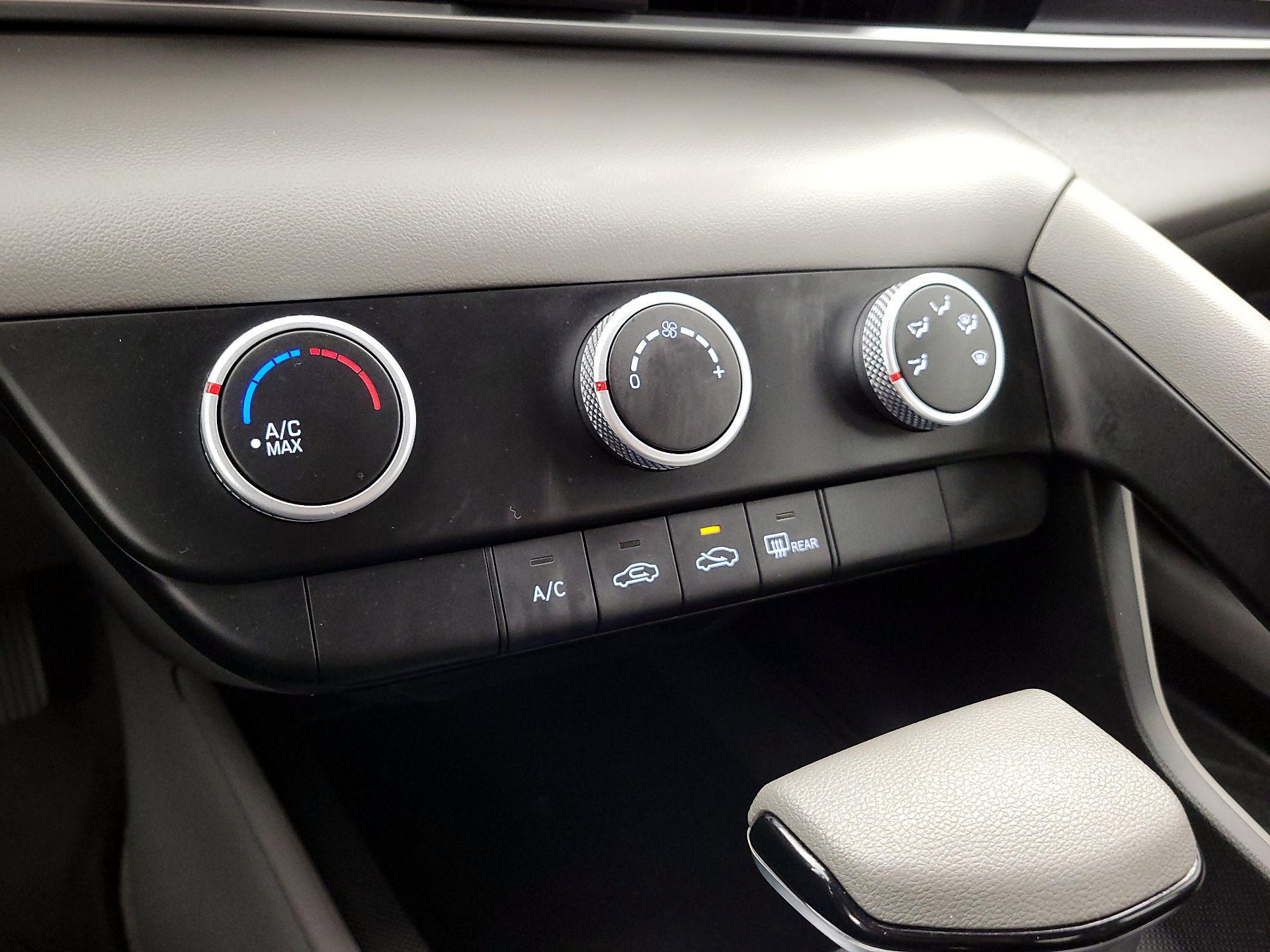 Thumbnail: 2024 Hyundai Elantra - 16