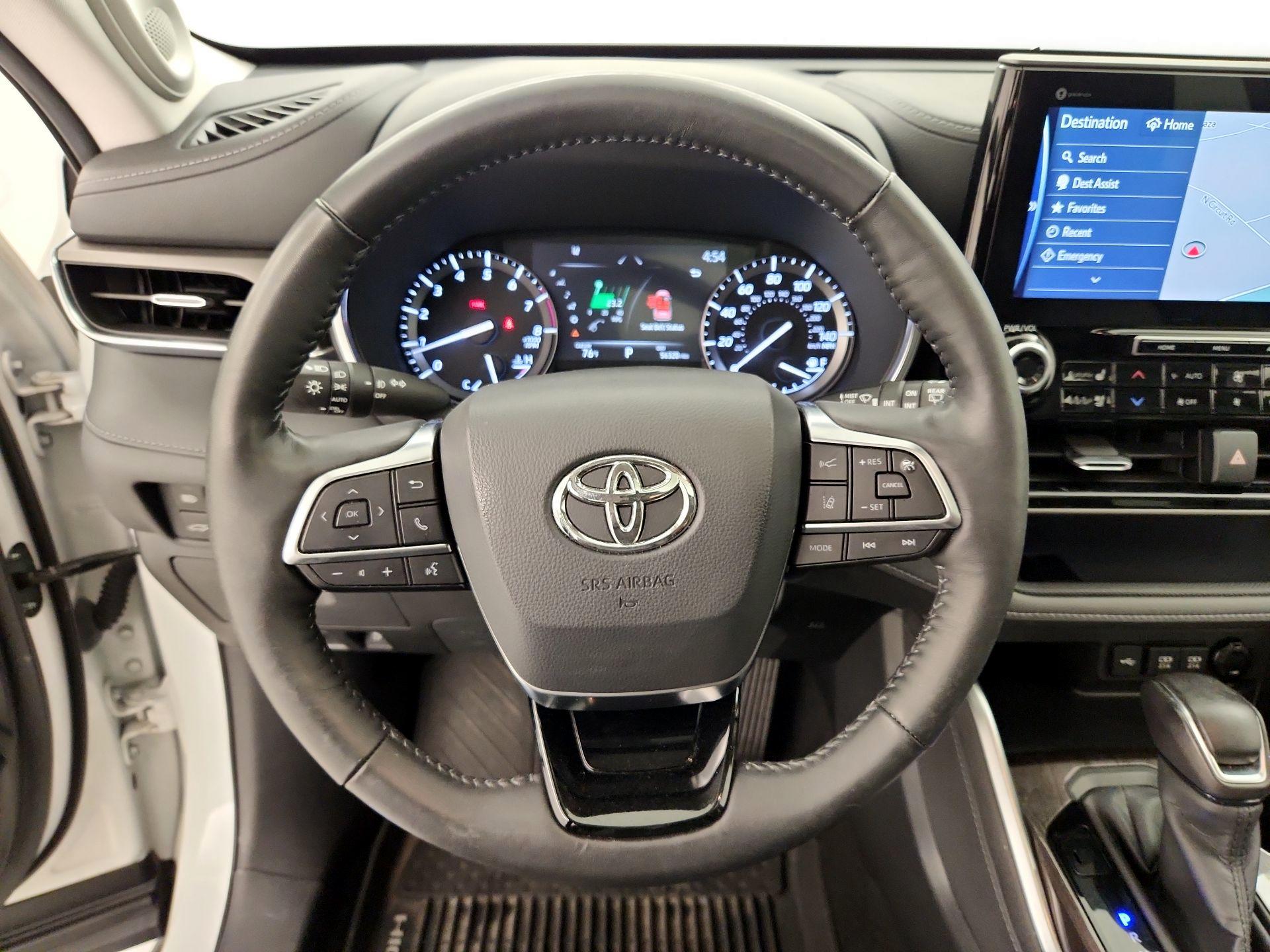 Thumbnail: 2020 Toyota Highlander - 10