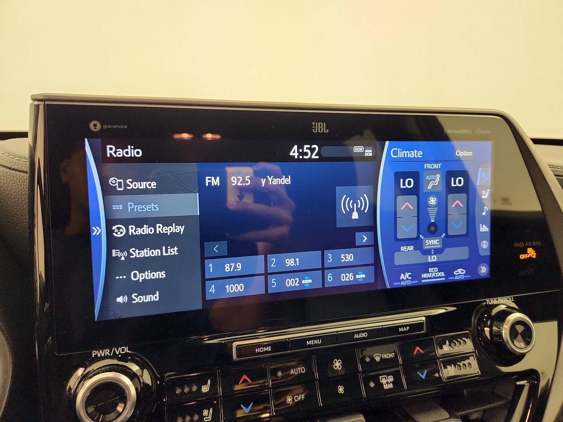Thumbnail: 2020 Toyota Highlander - 16