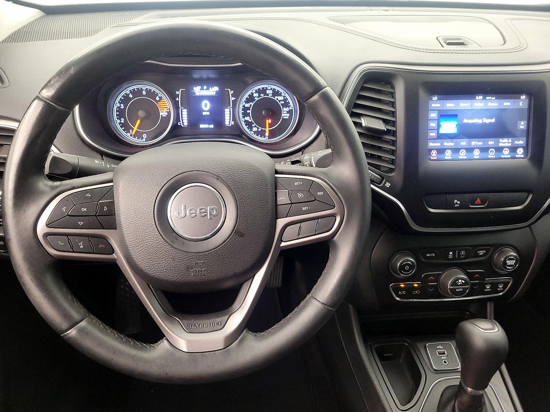 Thumbnail: 2019 Jeep Cherokee - 10