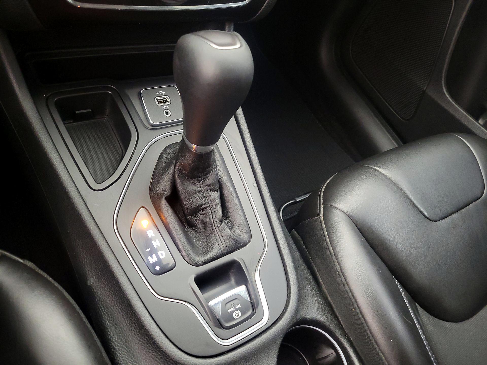 Thumbnail: 2019 Jeep Cherokee - 17