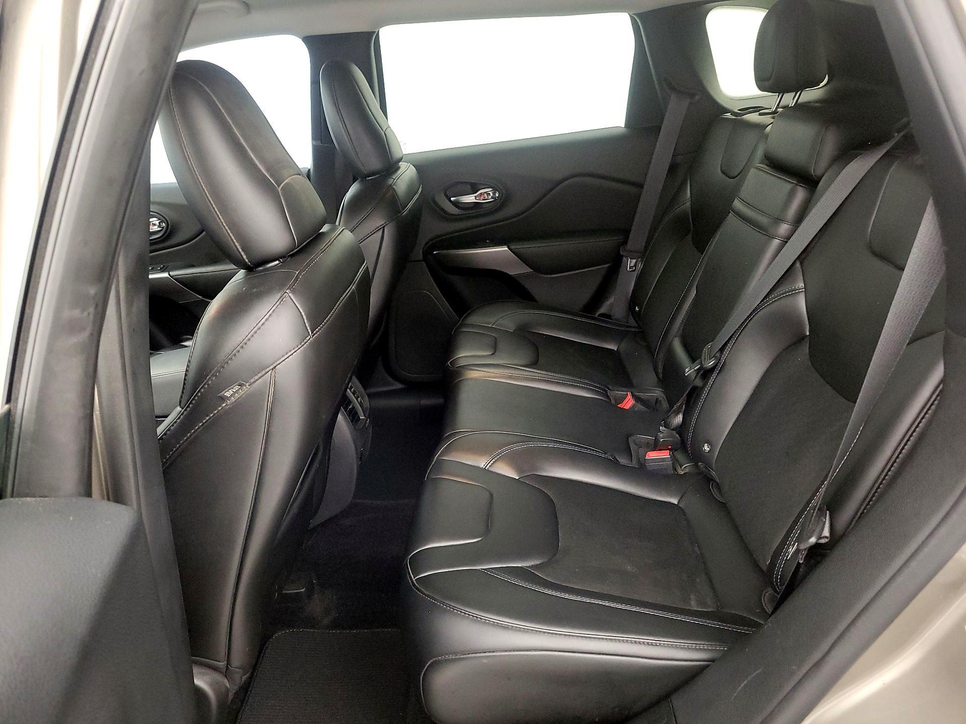 Thumbnail: 2019 Jeep Cherokee - 19