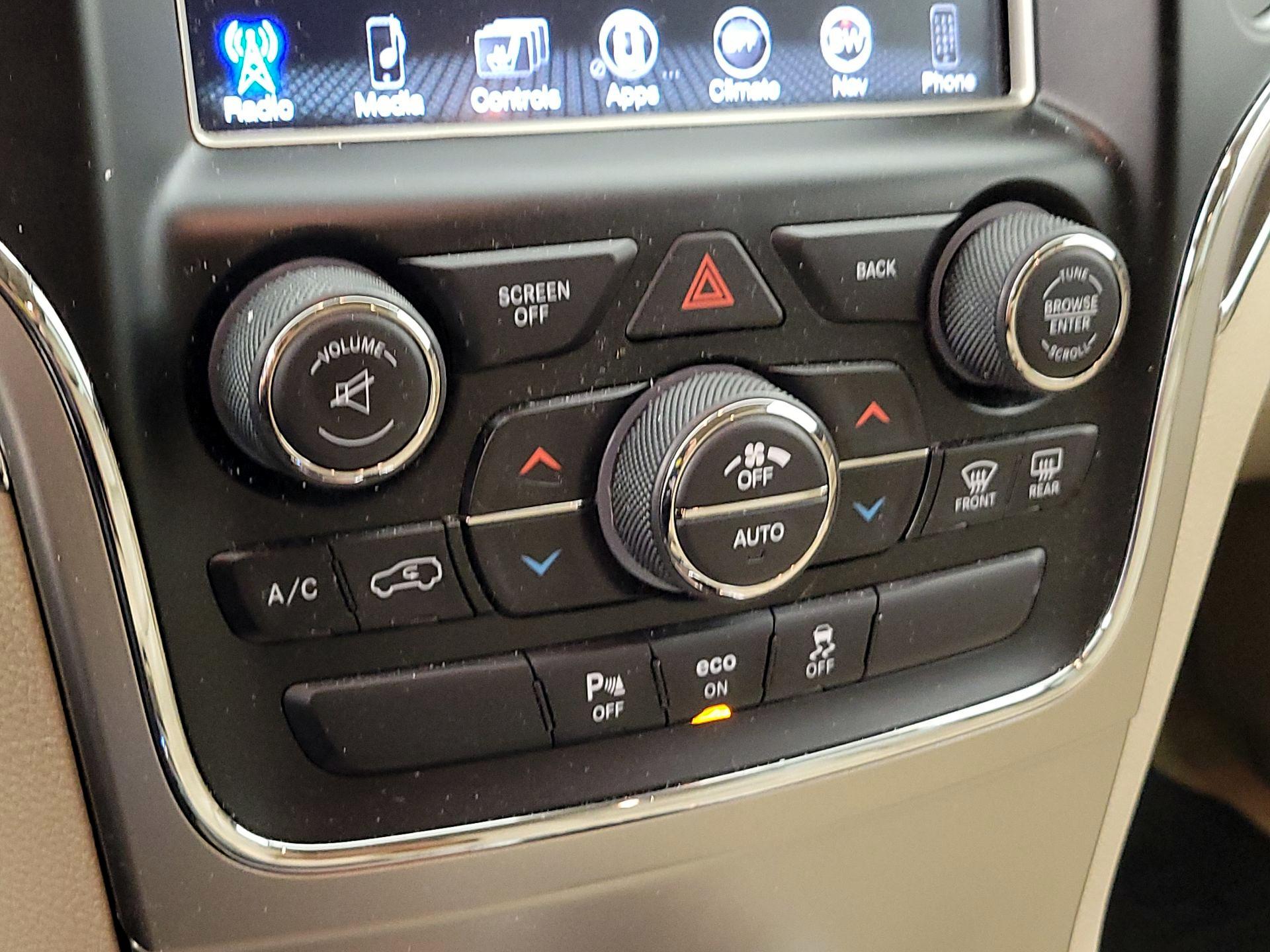 Thumbnail: 2014 Jeep Grand Cherokee - 17