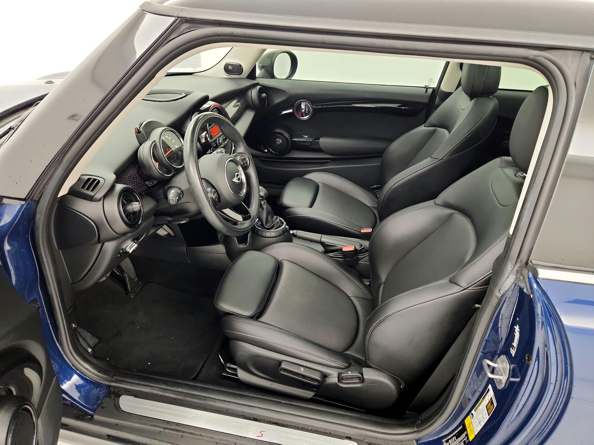 Thumbnail: 2016 MINI Cooper Hardtop - 11