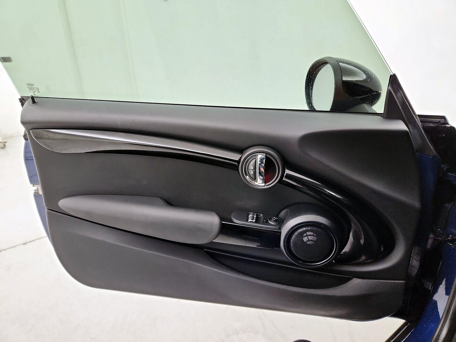 Thumbnail: 2016 MINI Cooper Hardtop - 12
