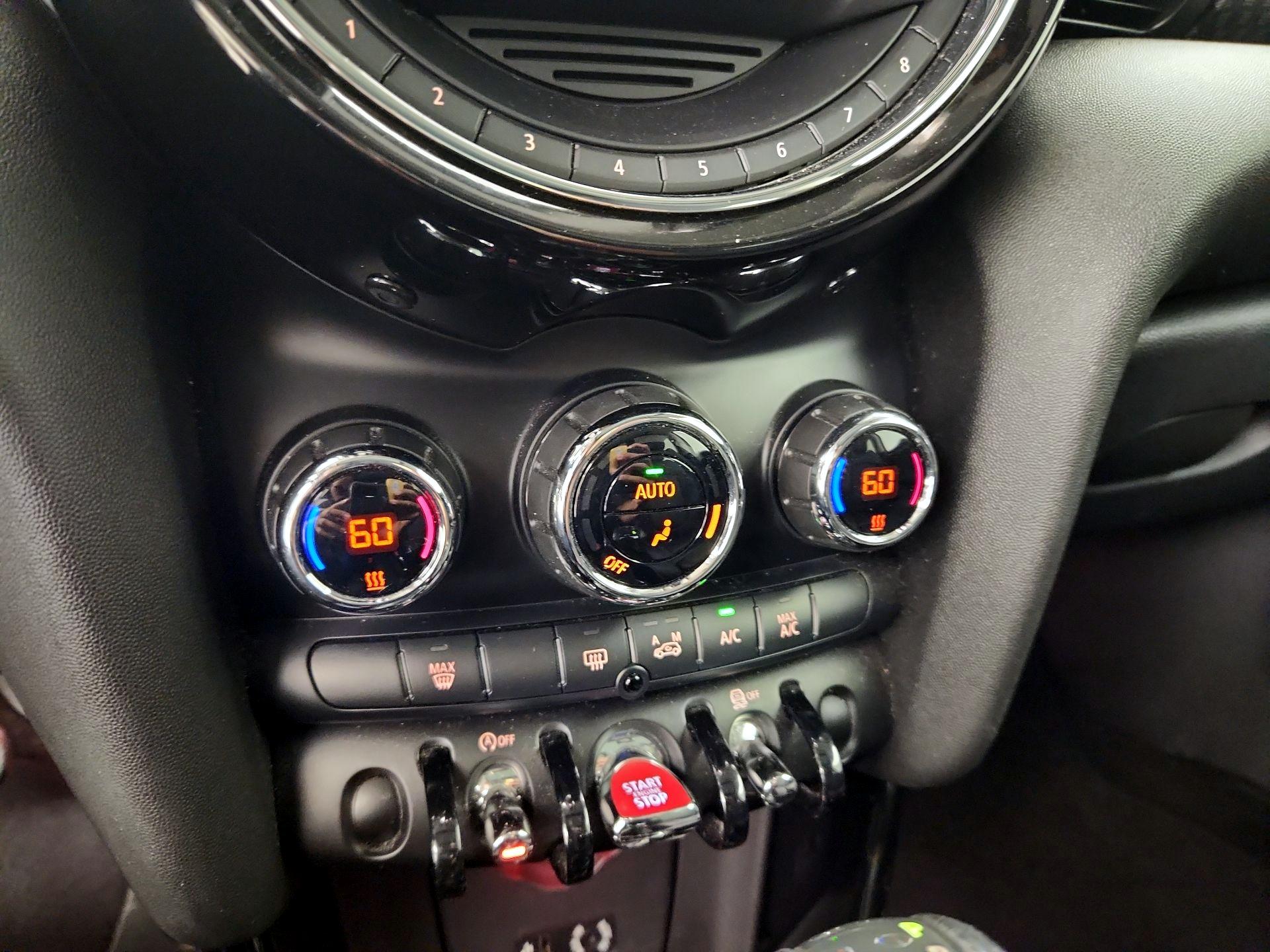 Thumbnail: 2016 MINI Cooper Hardtop - 15