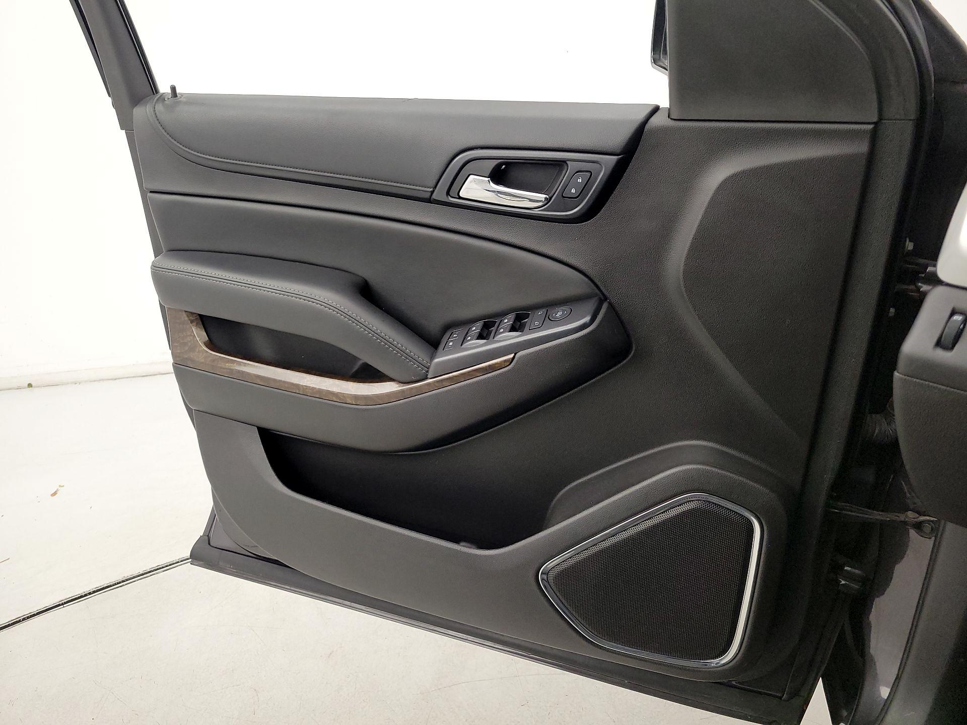 Thumbnail: 2016 Chevrolet Suburban - 12