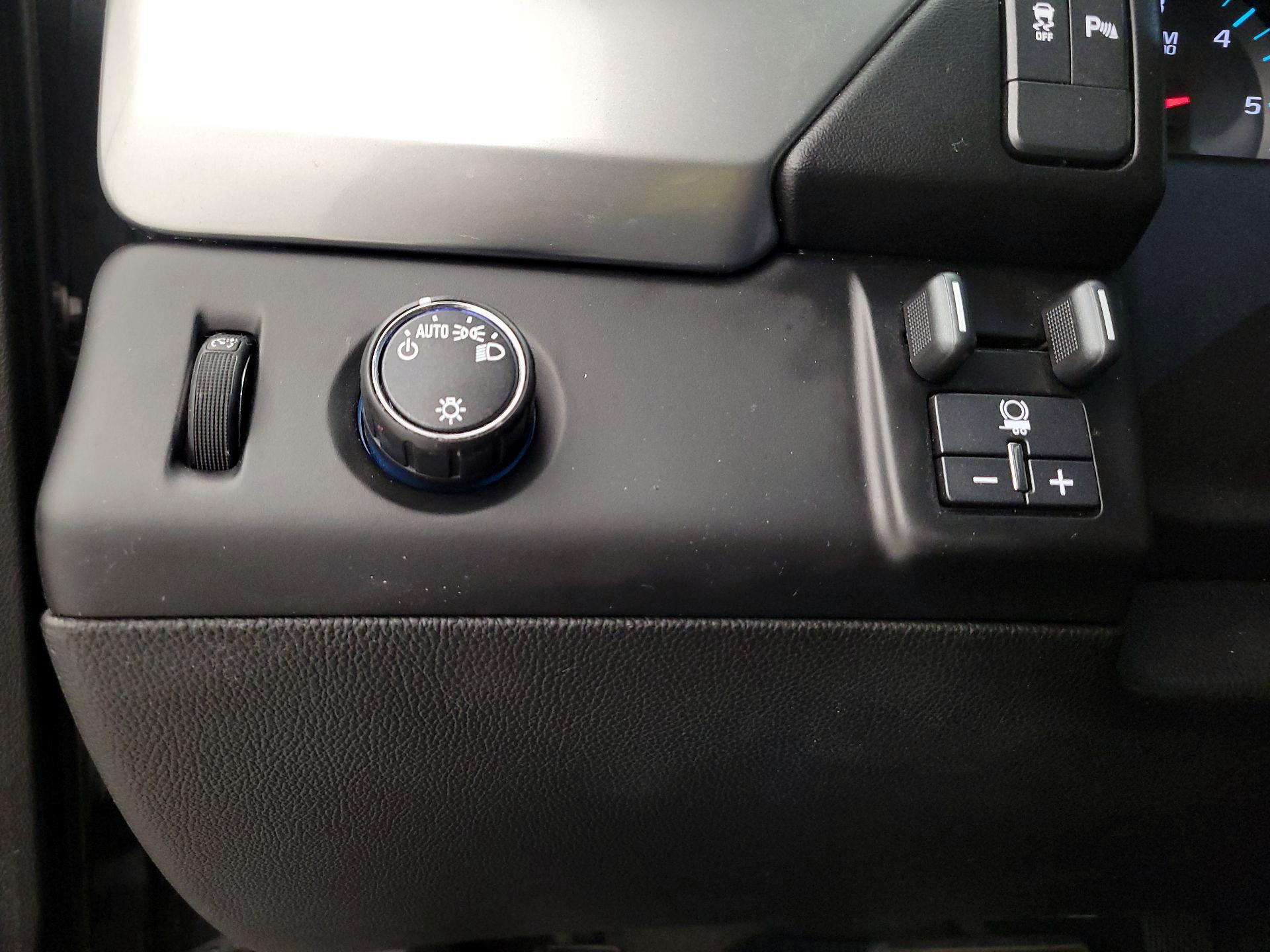 Thumbnail: 2016 Chevrolet Suburban - 13