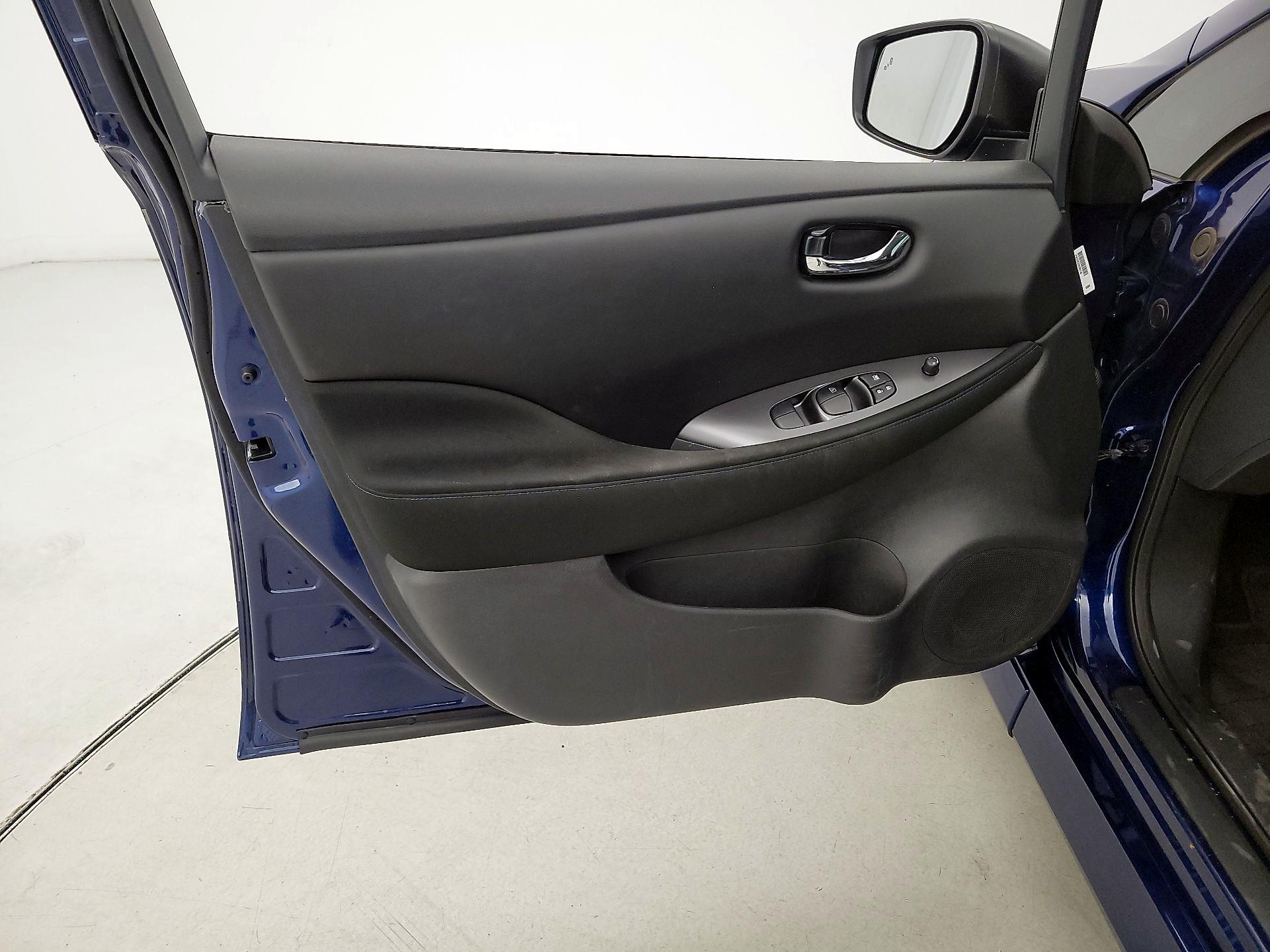 Thumbnail: 2023 Nissan Leaf - 12