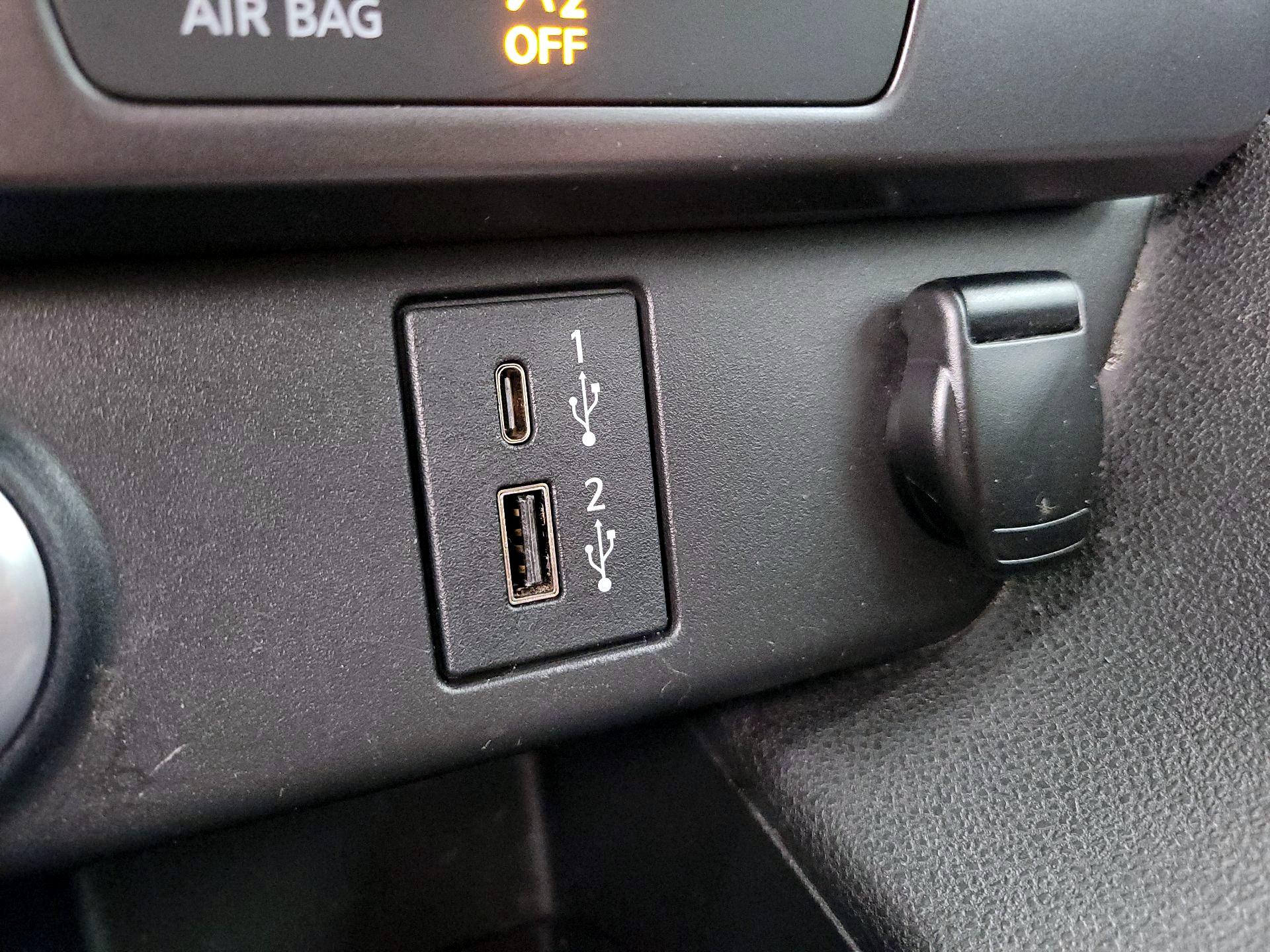 Thumbnail: 2023 Nissan Leaf - 18