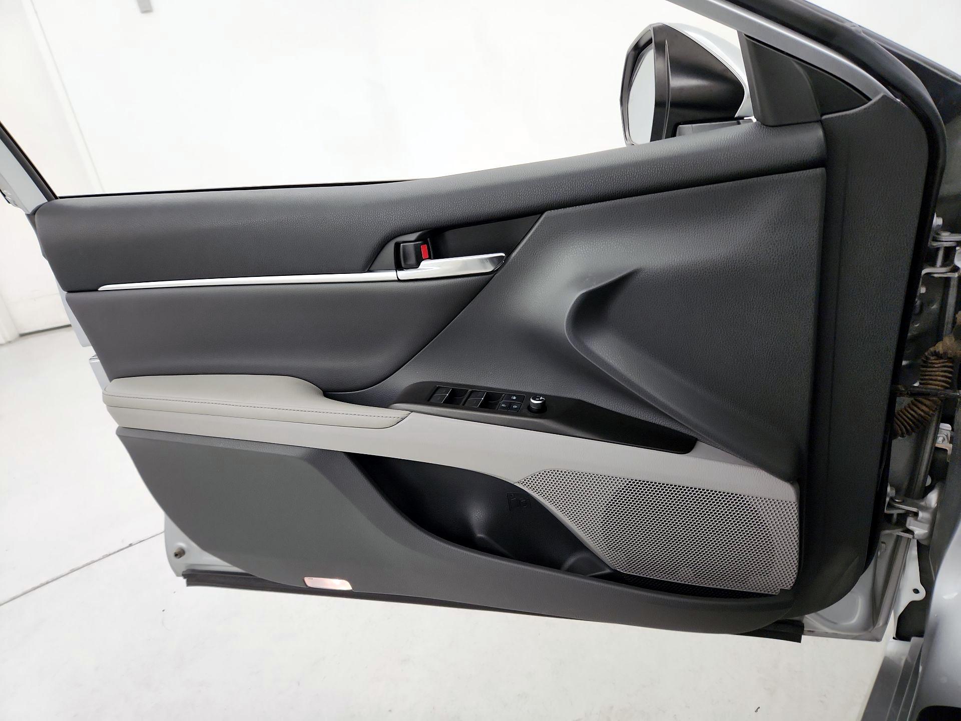 Thumbnail: 2021 Toyota Camry - 12