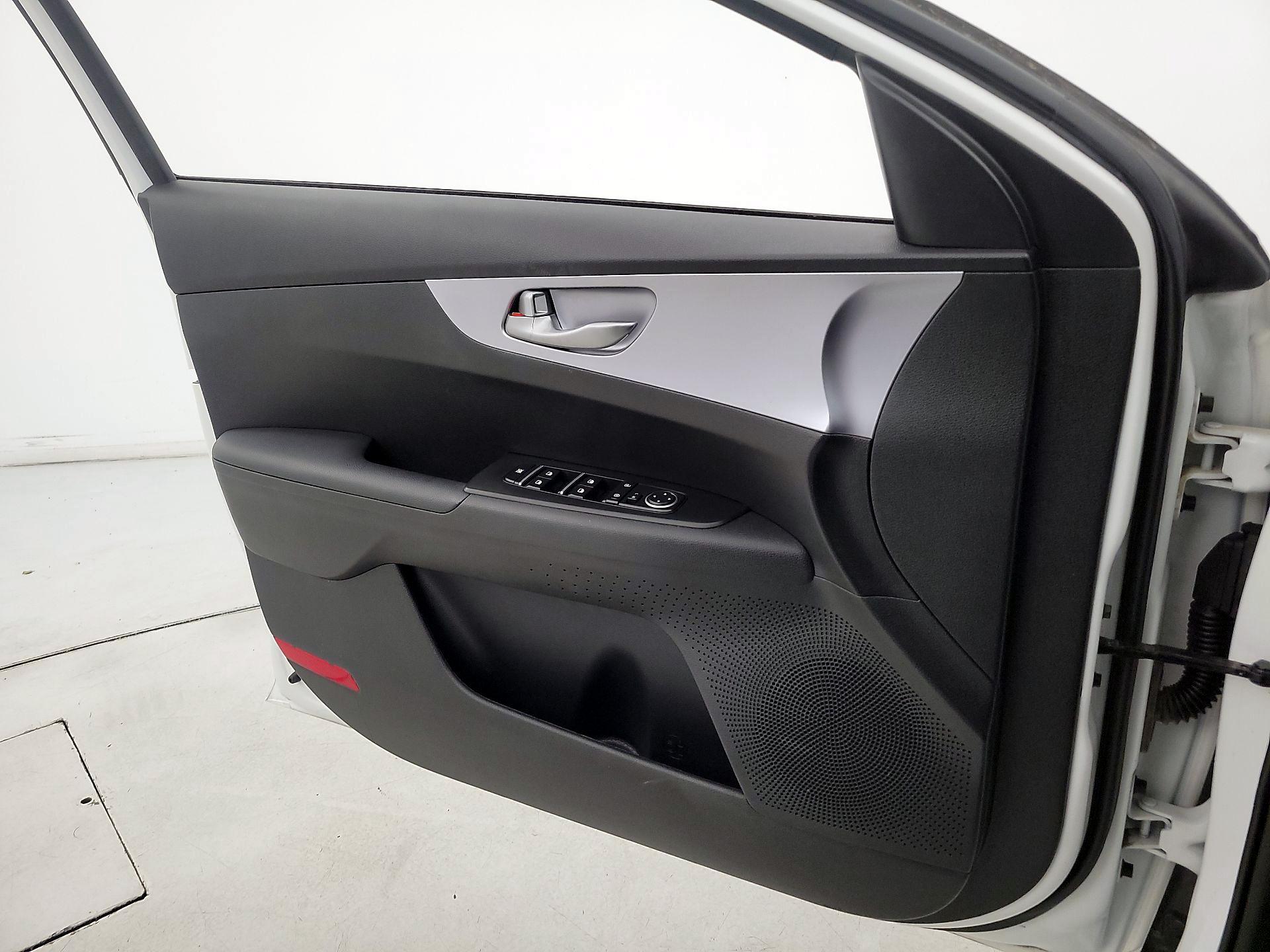 Thumbnail: 2022 Kia Forte - 12