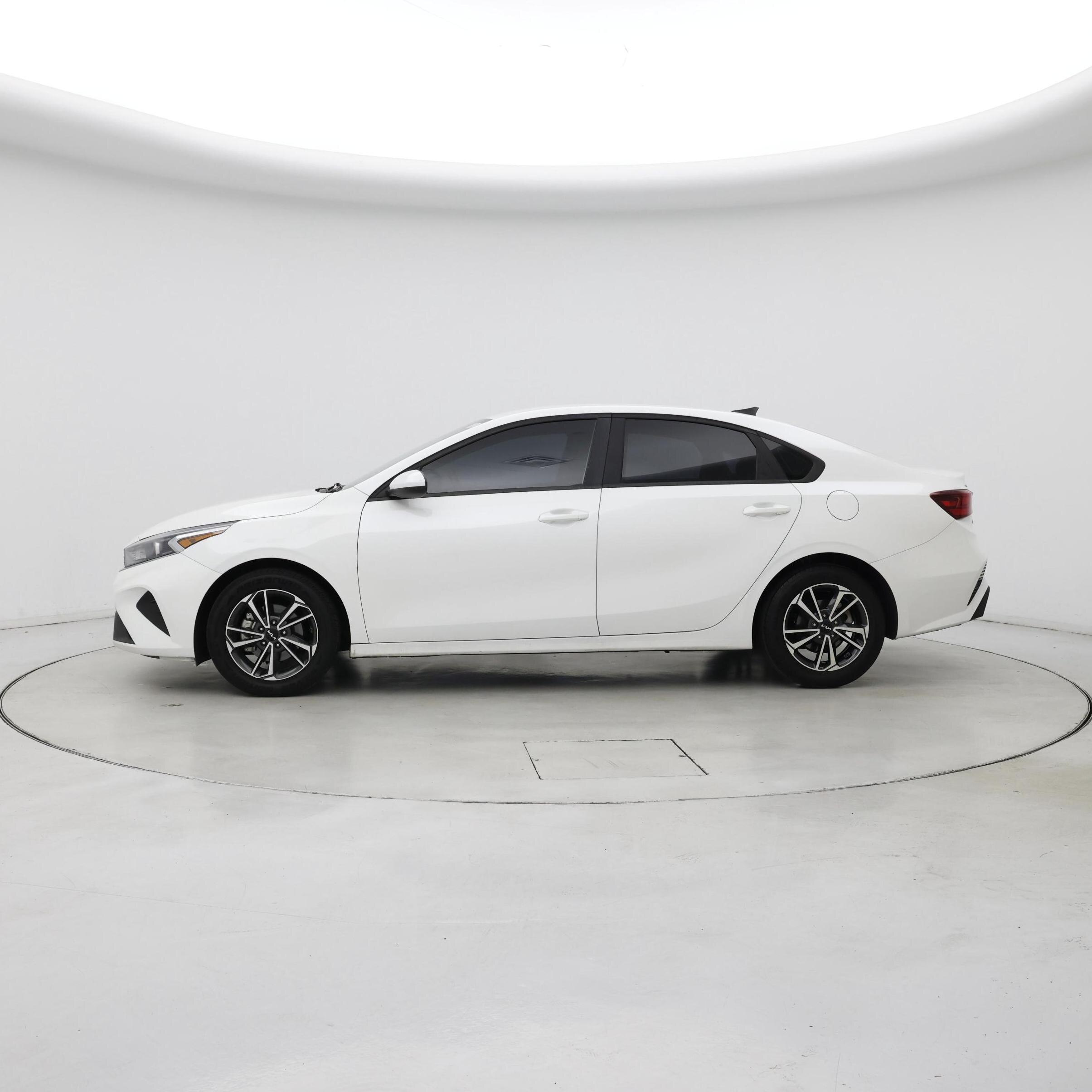 Thumbnail: 2022 Kia Forte - 3