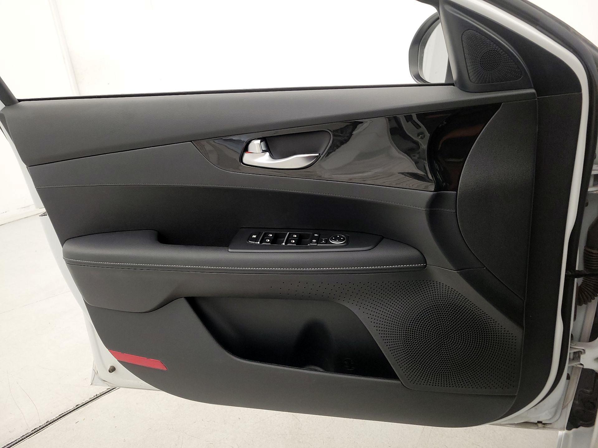 Thumbnail: 2023 Kia Forte - 12