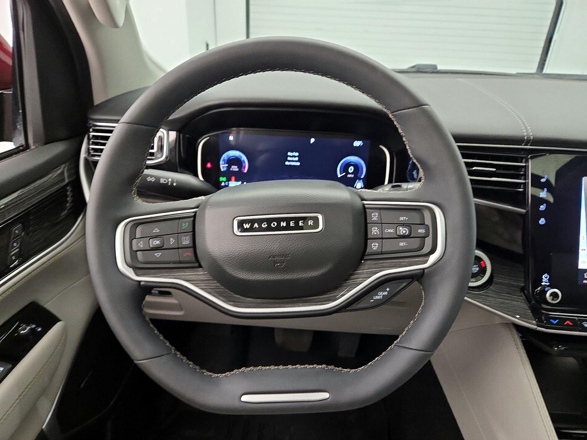 Thumbnail: 2022 Jeep Wagoneer - 10