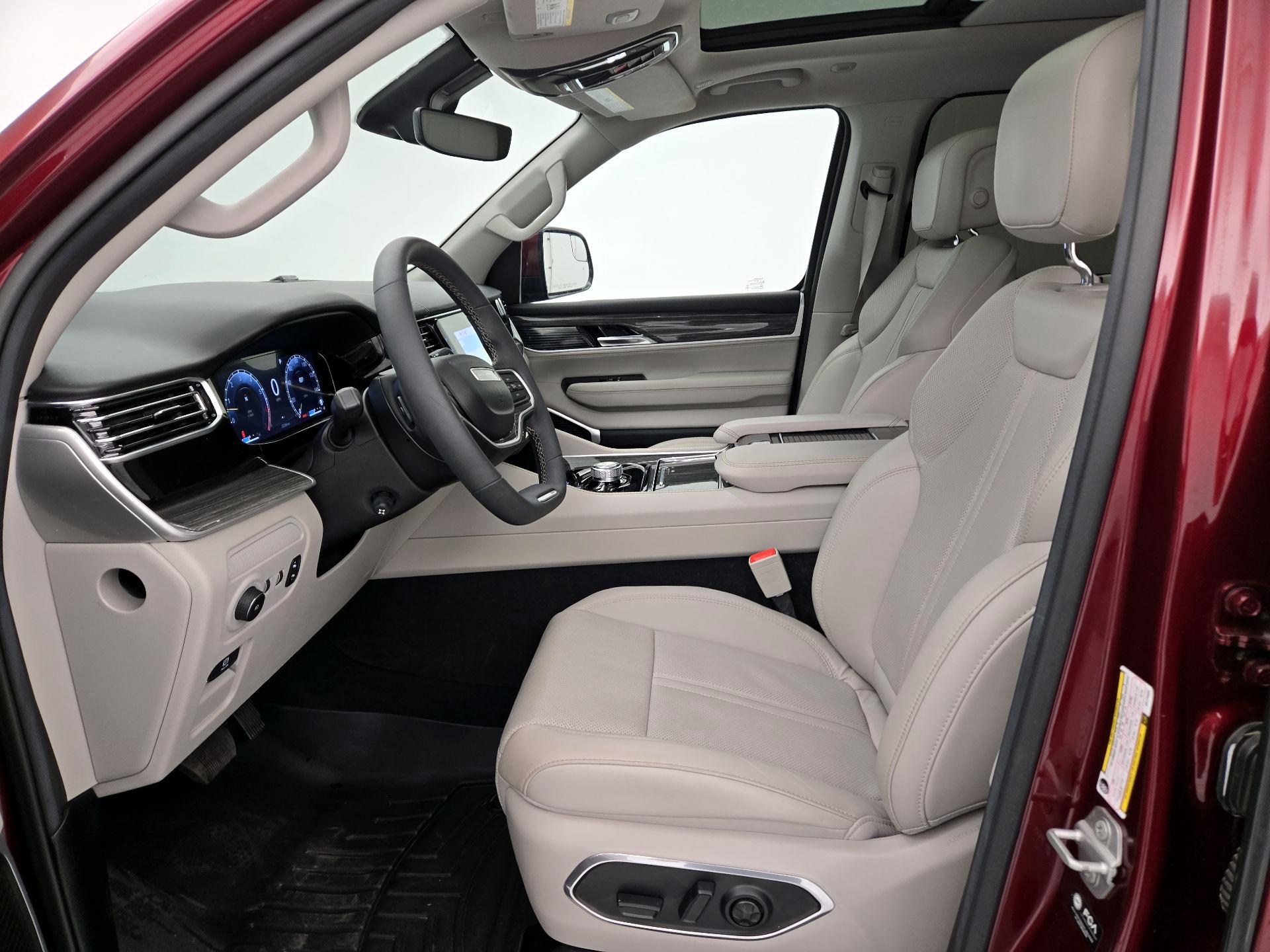 Thumbnail: 2022 Jeep Wagoneer - 11