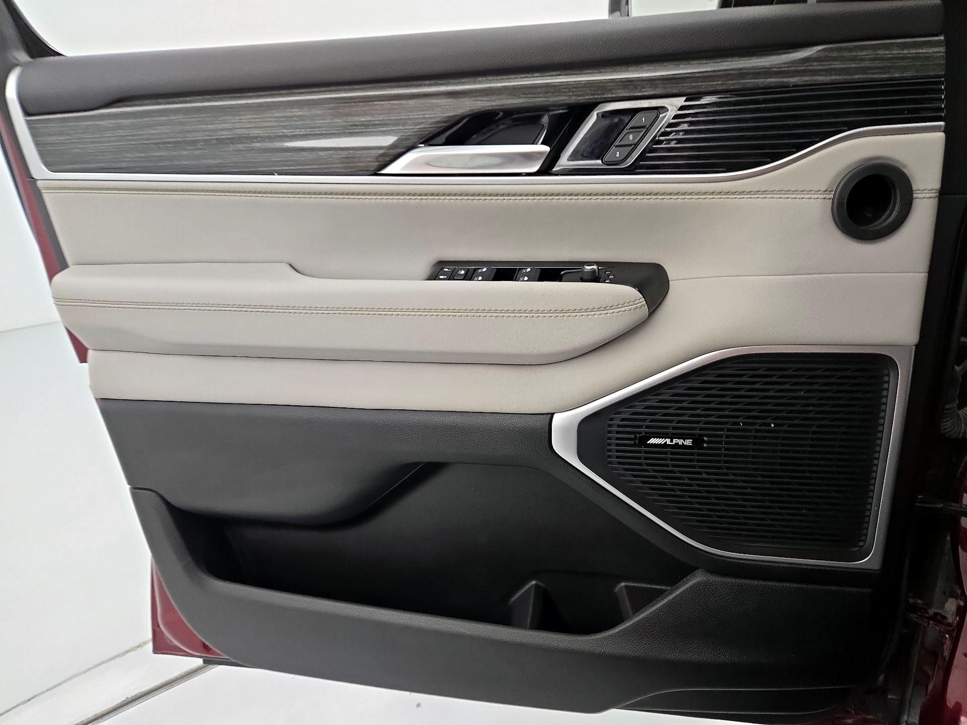 Thumbnail: 2022 Jeep Wagoneer - 12