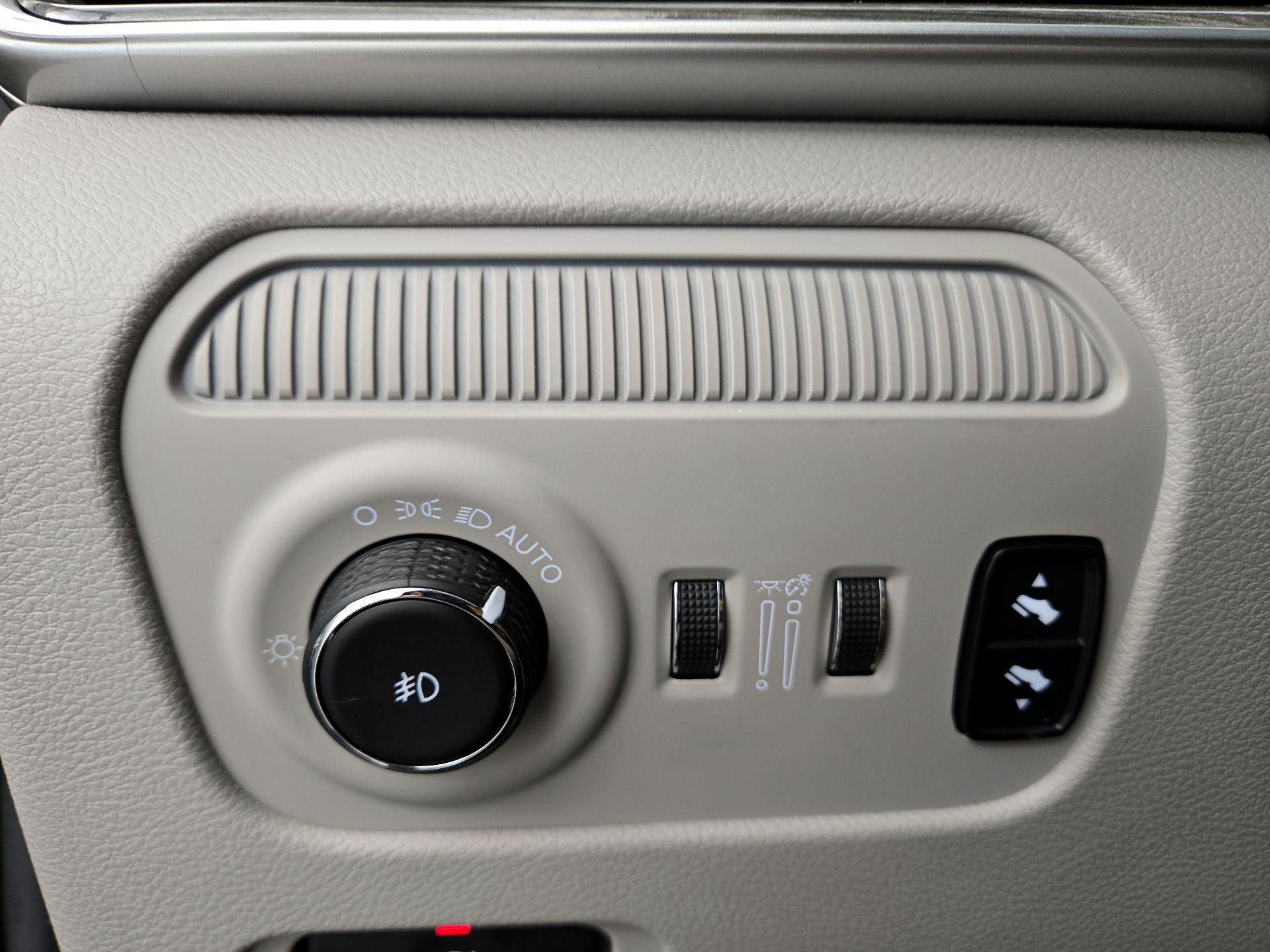 Thumbnail: 2022 Jeep Wagoneer - 13