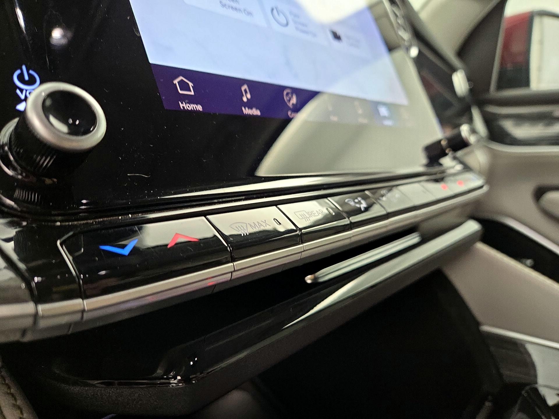 Thumbnail: 2022 Jeep Wagoneer - 17