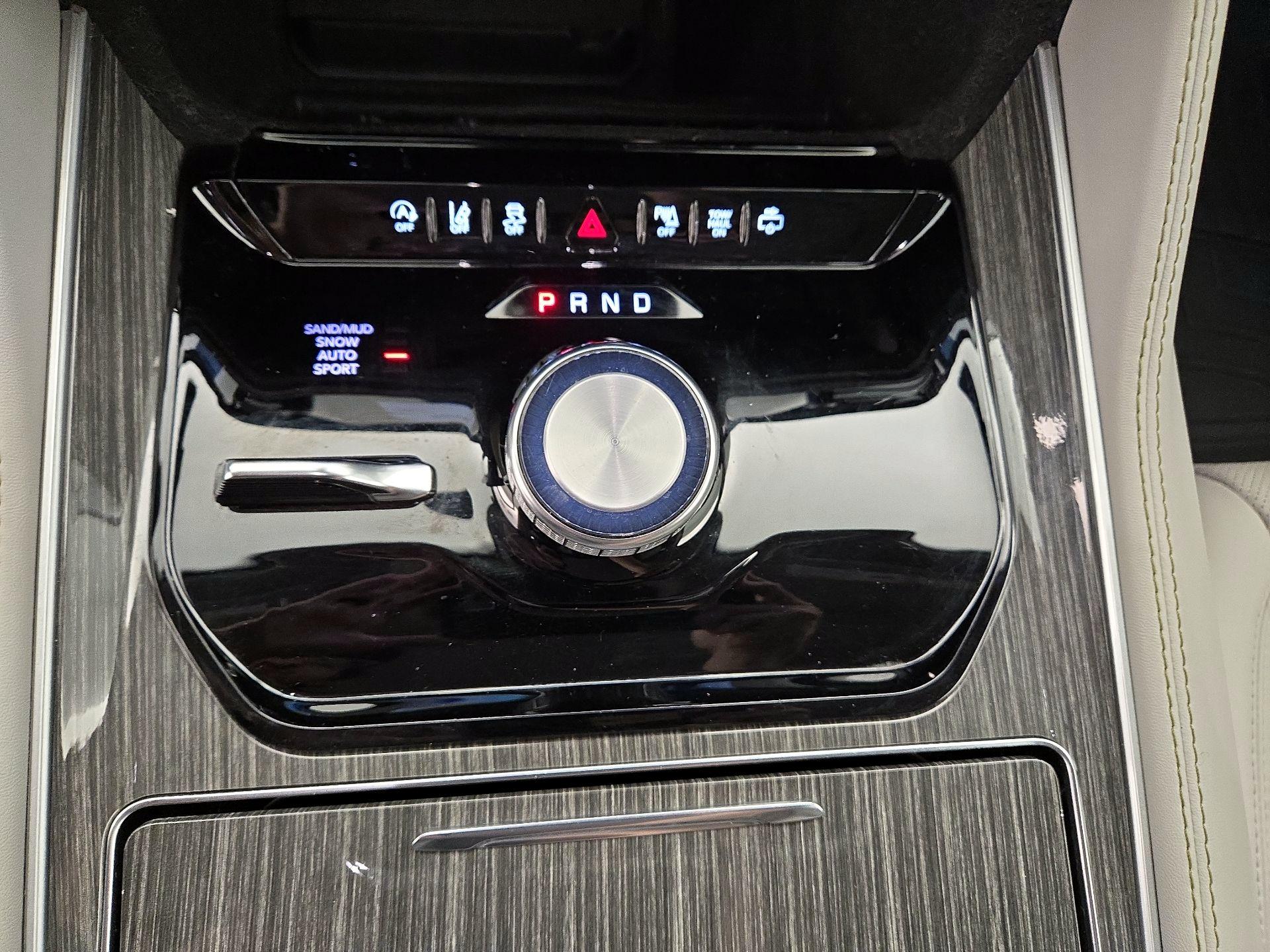 Thumbnail: 2022 Jeep Wagoneer - 18