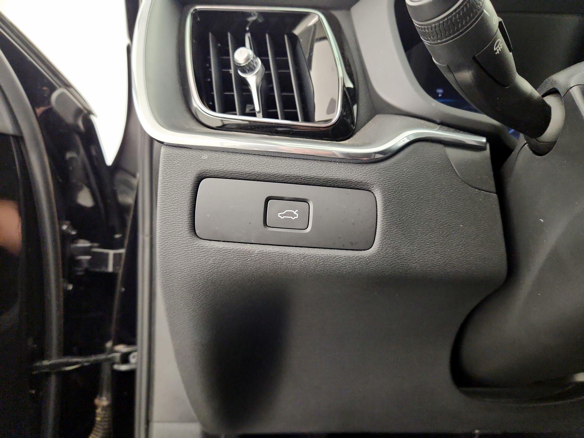 Thumbnail: 2024 Volvo XC60 - 13