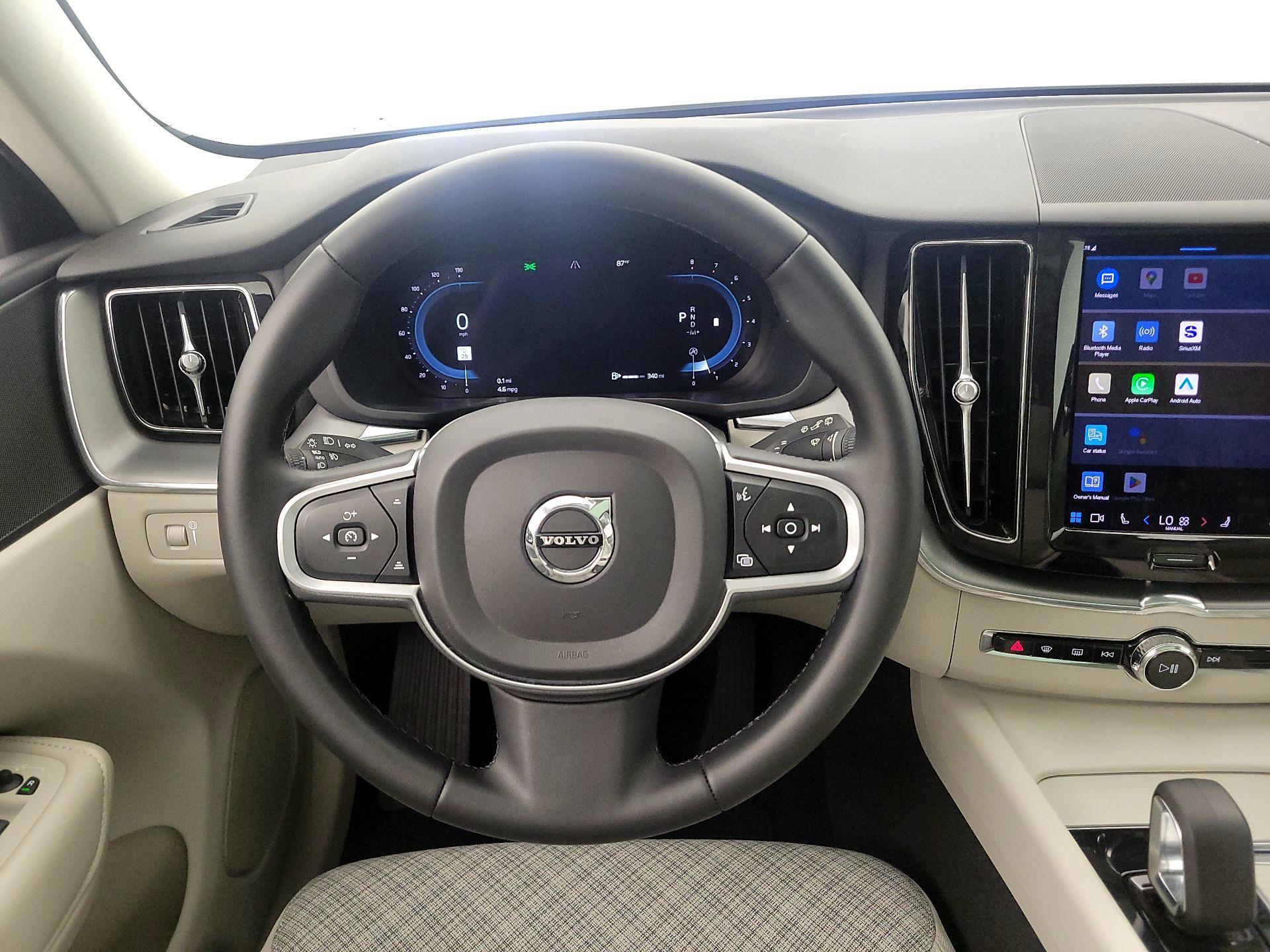 Thumbnail: 2022 Volvo XC60 - 10