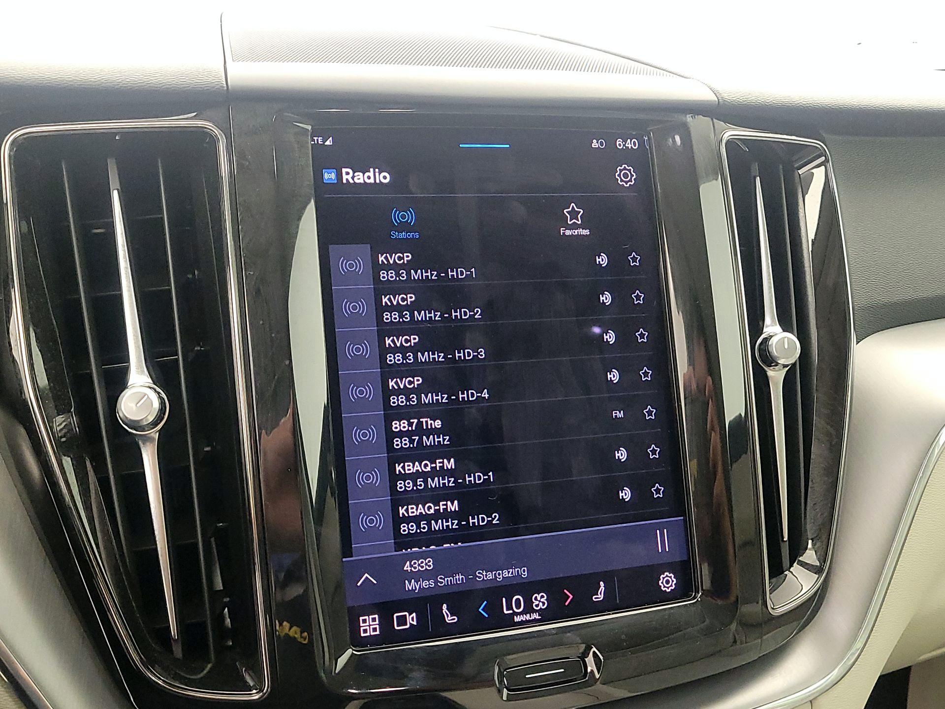 Thumbnail: 2022 Volvo XC60 - 15