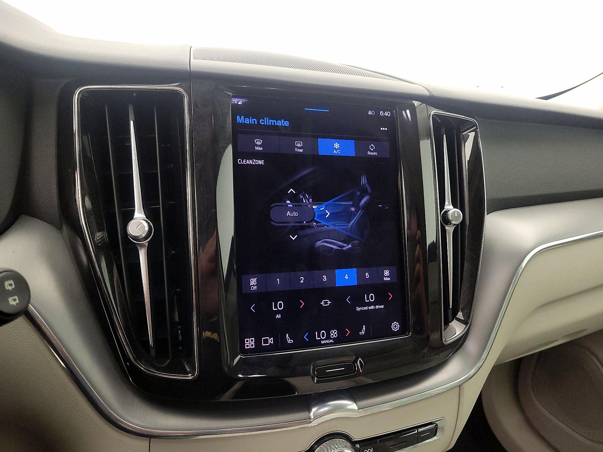 Thumbnail: 2022 Volvo XC60 - 16