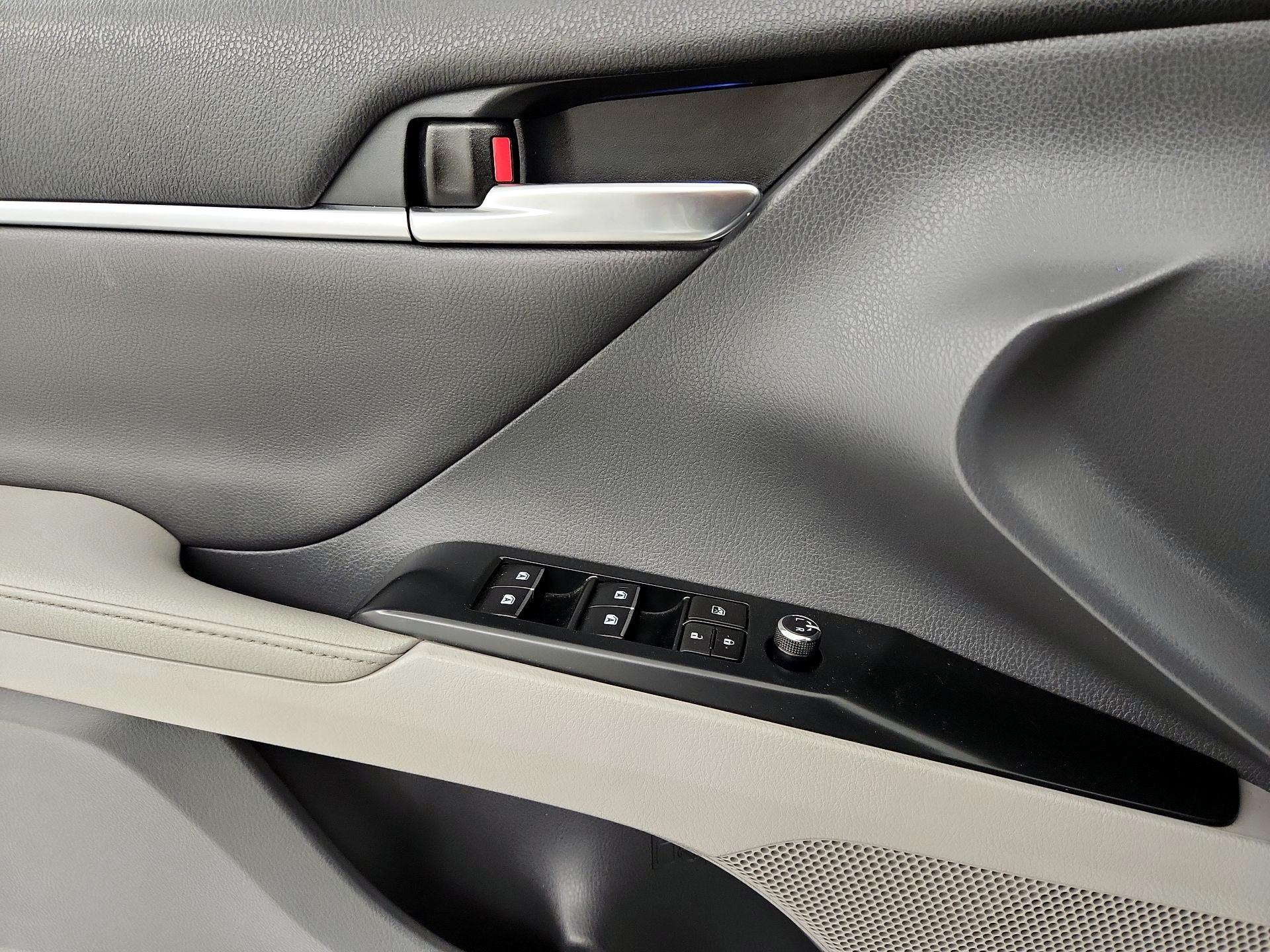 Thumbnail: 2020 Toyota Camry - 12