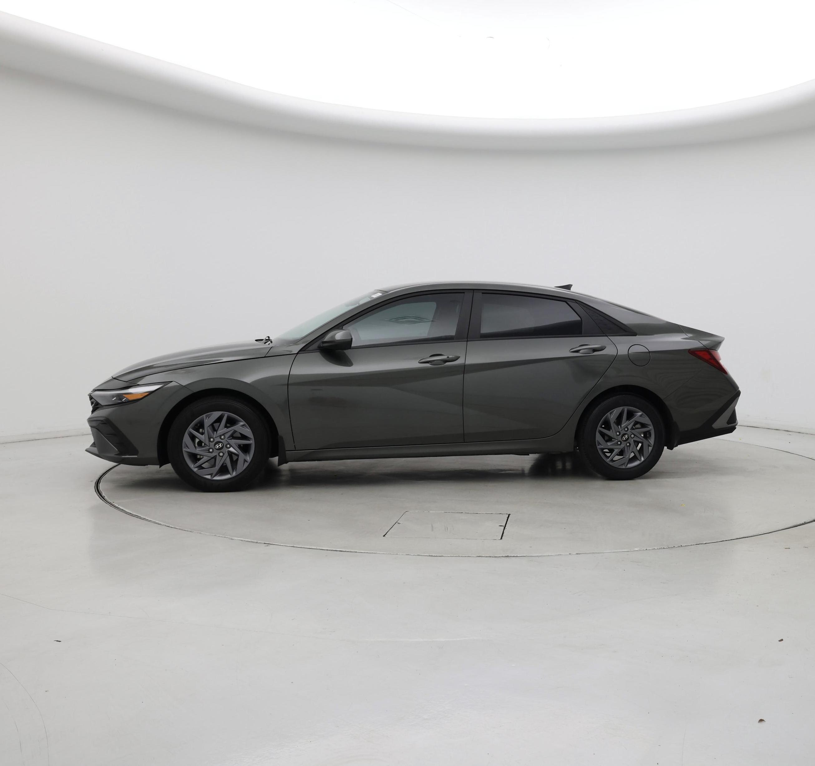 Thumbnail: 2024 Hyundai Elantra - 3