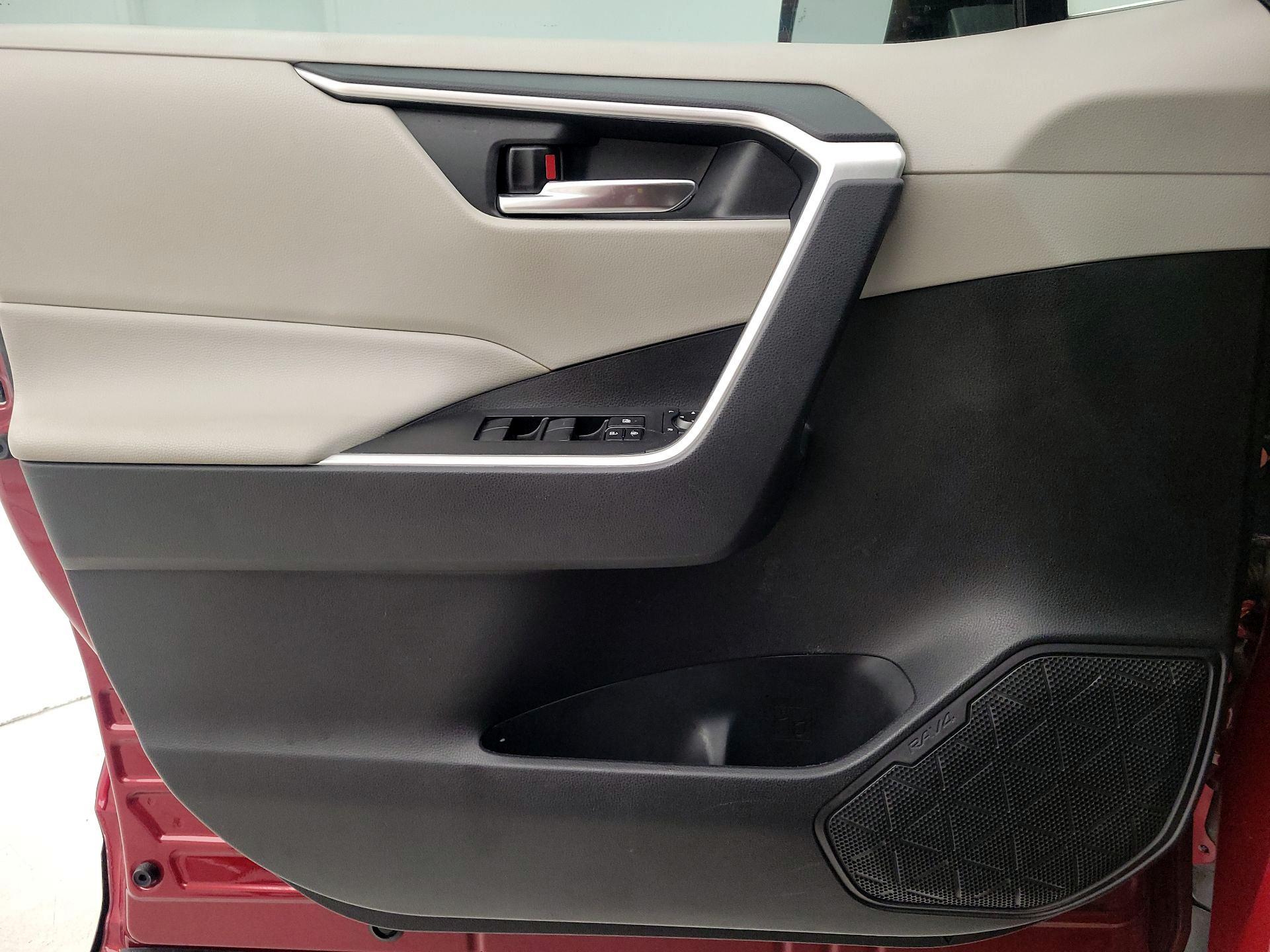 Thumbnail: 2021 Toyota RAV4 - 12