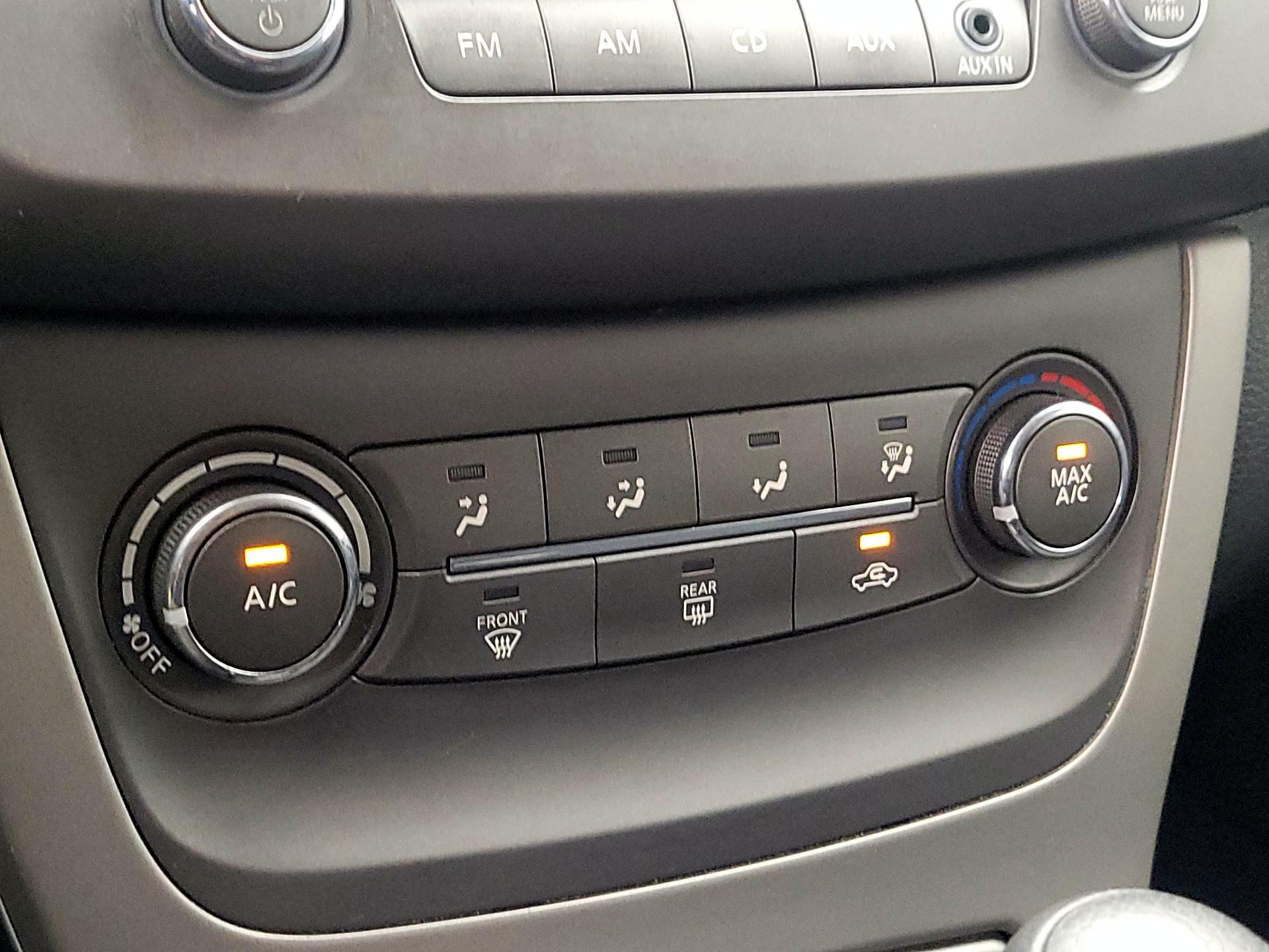 Thumbnail: 2014 Nissan Sentra - 15