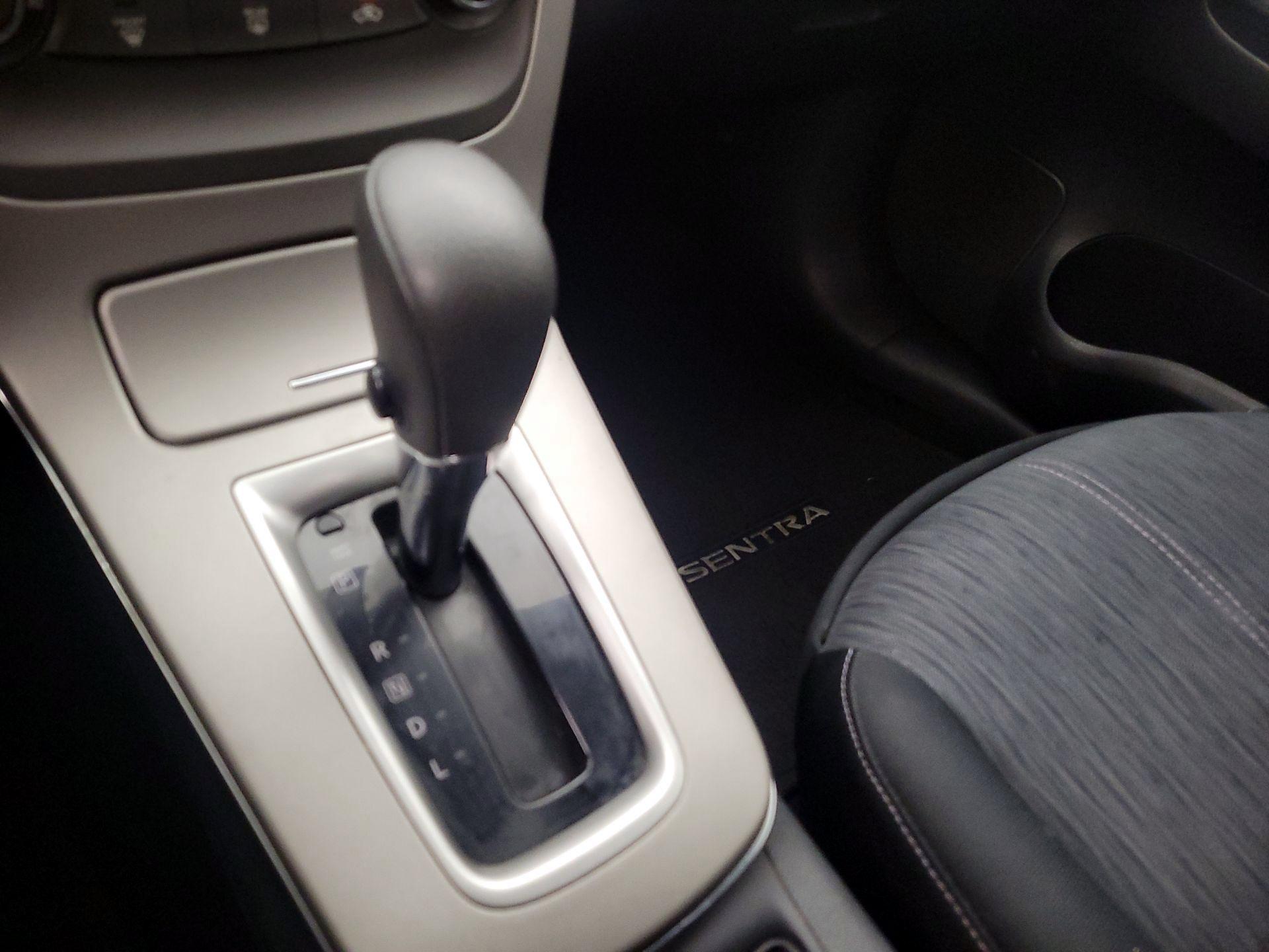 Thumbnail: 2014 Nissan Sentra - 16