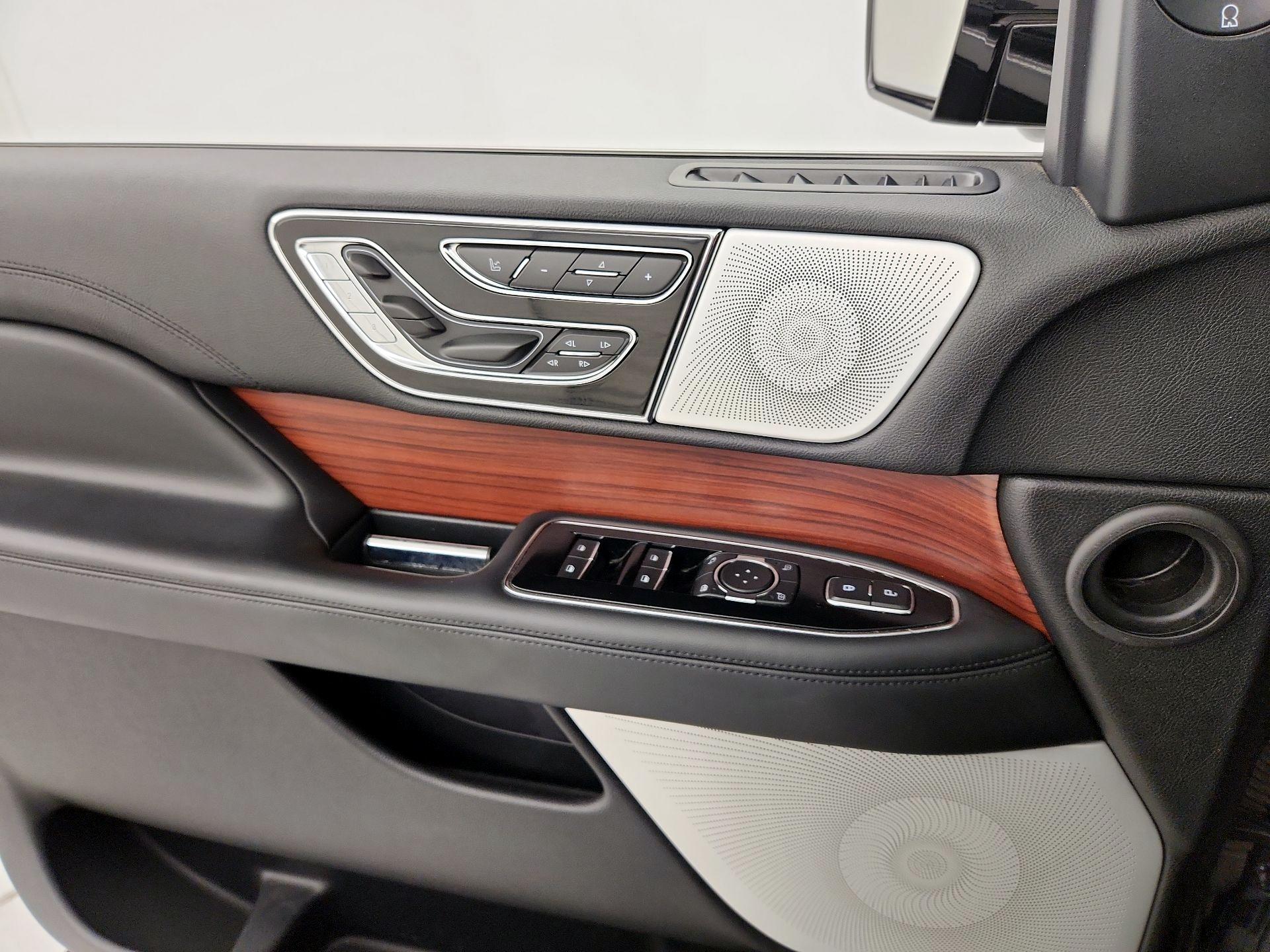 Thumbnail: 2021 Lincoln Navigator - 12
