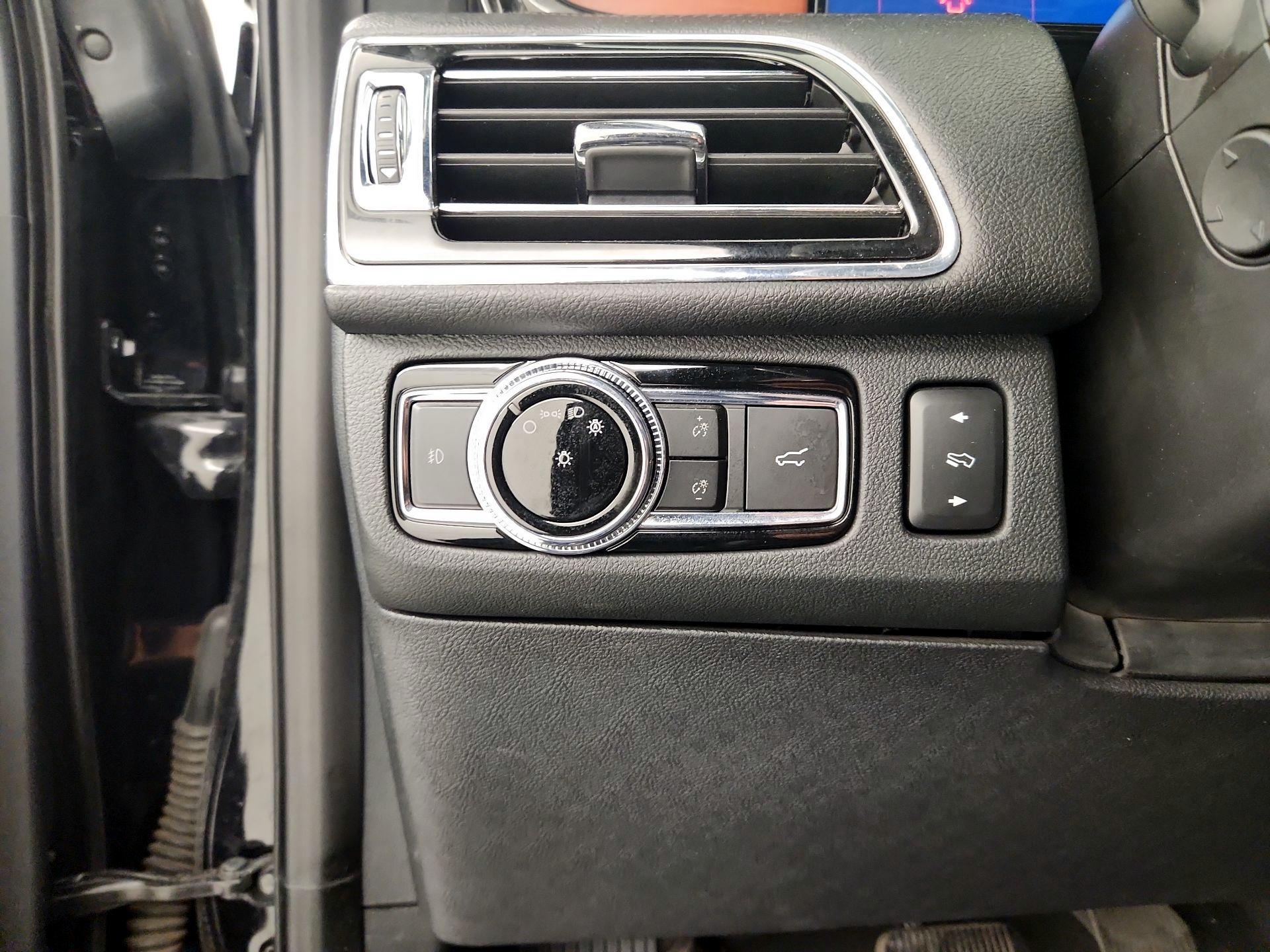 Thumbnail: 2021 Lincoln Navigator - 13