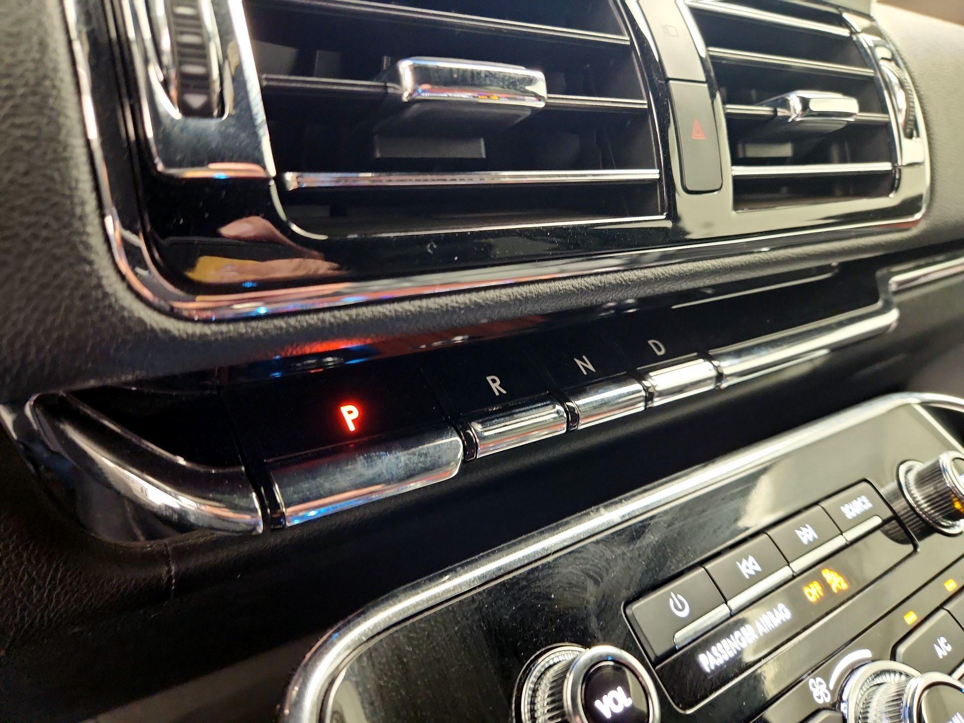 Thumbnail: 2021 Lincoln Navigator - 17