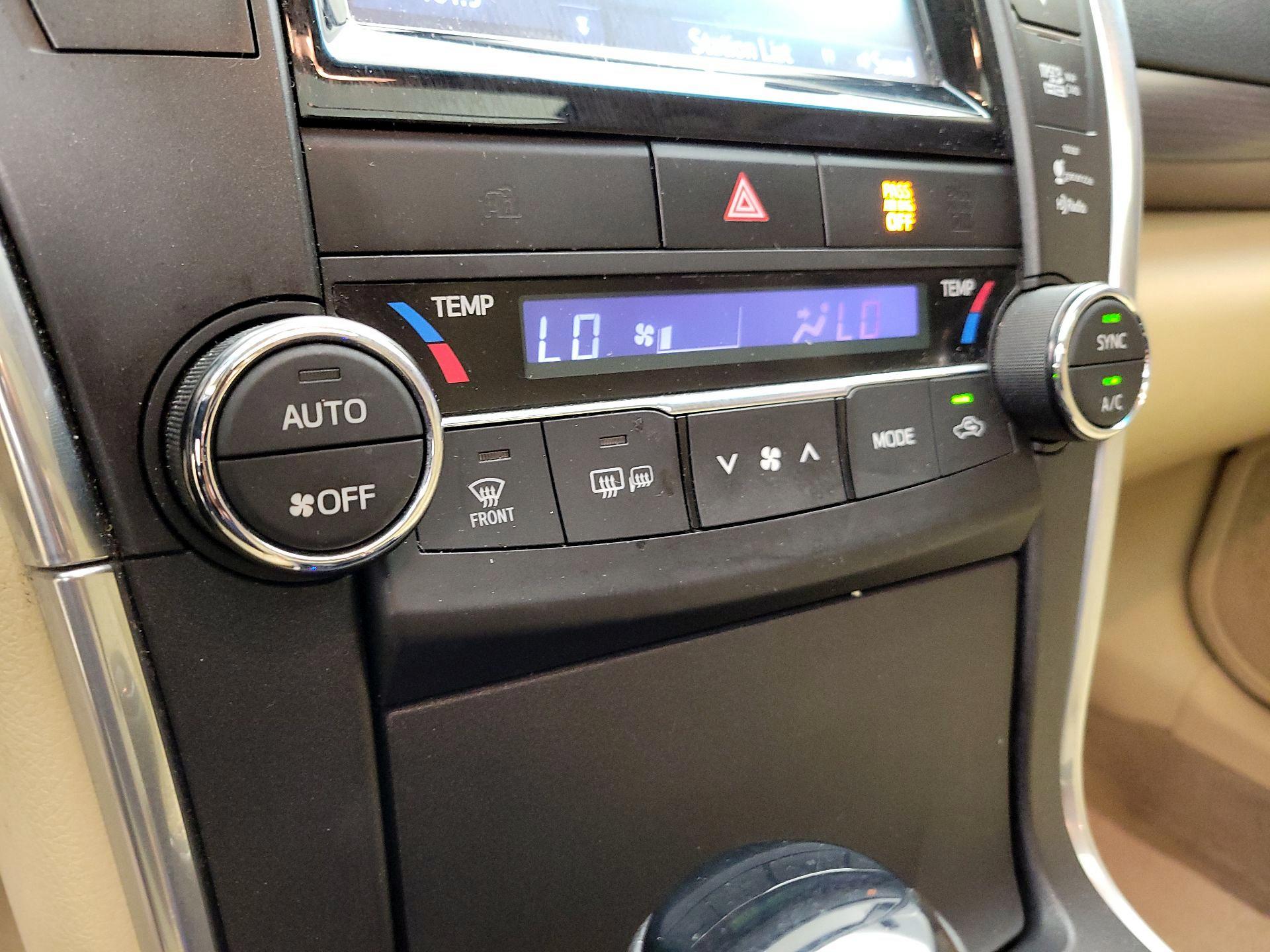 Thumbnail: 2015 Toyota Camry - 16
