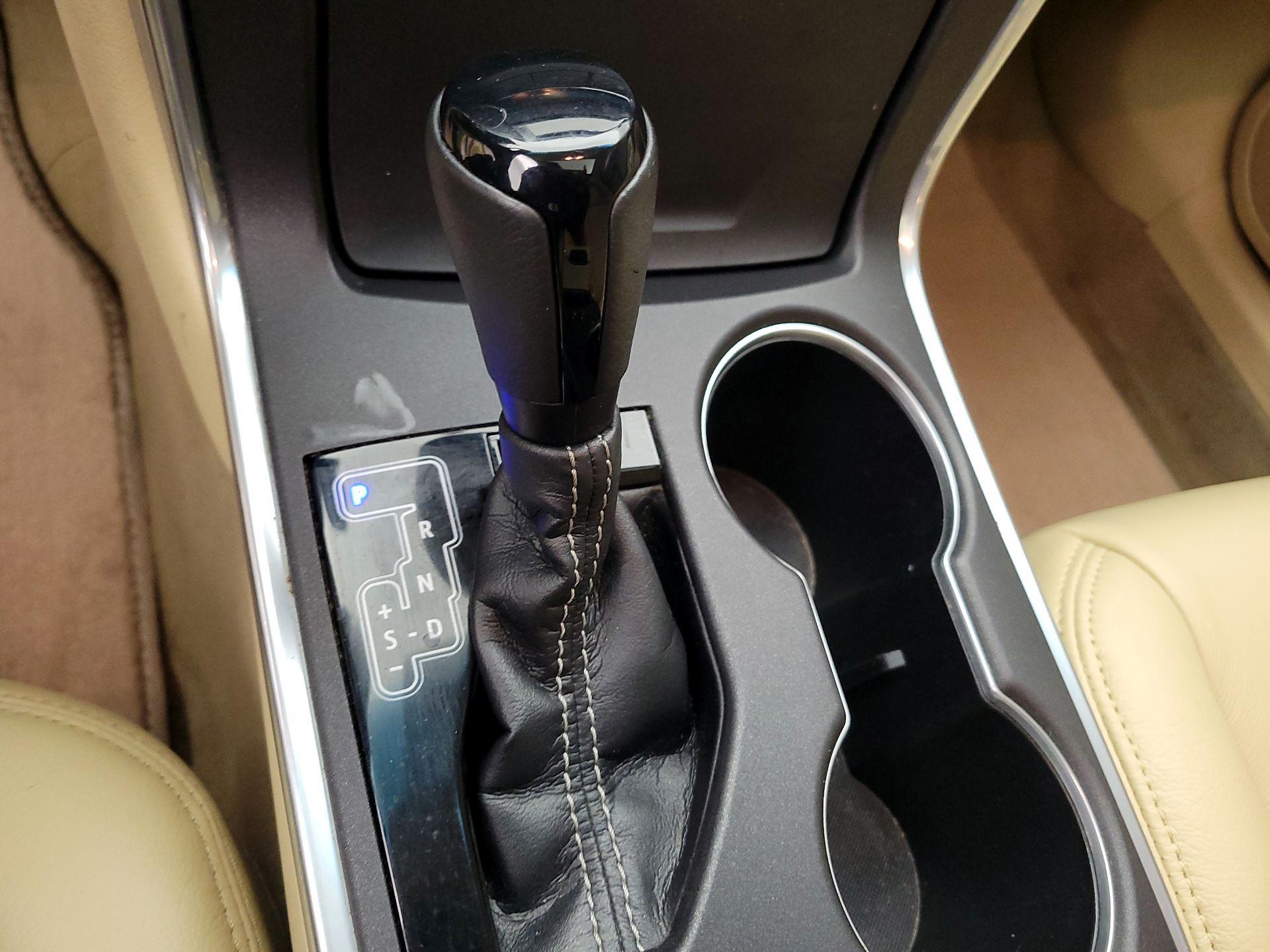 Thumbnail: 2015 Toyota Camry - 17
