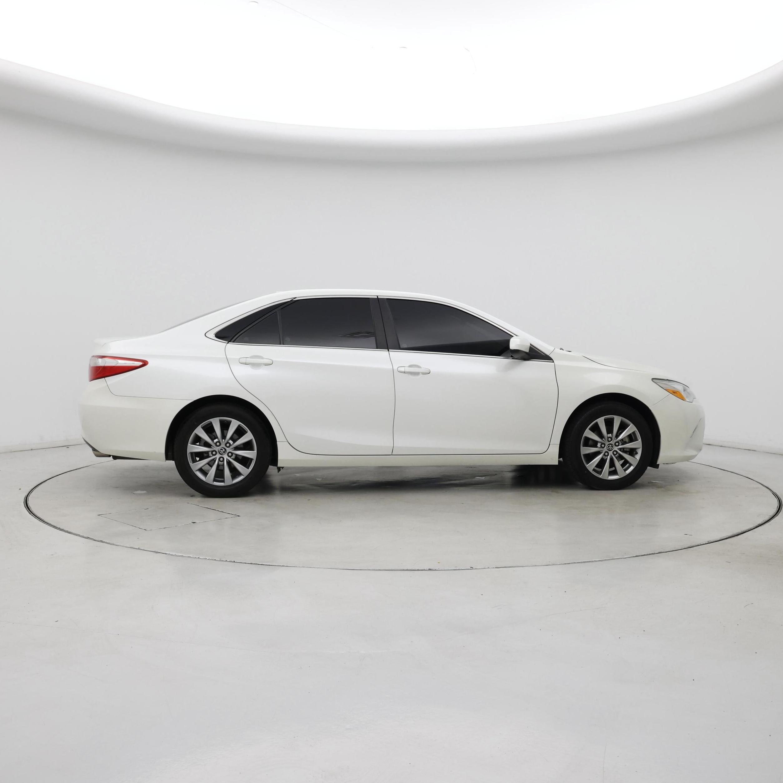 Thumbnail: 2015 Toyota Camry - 7
