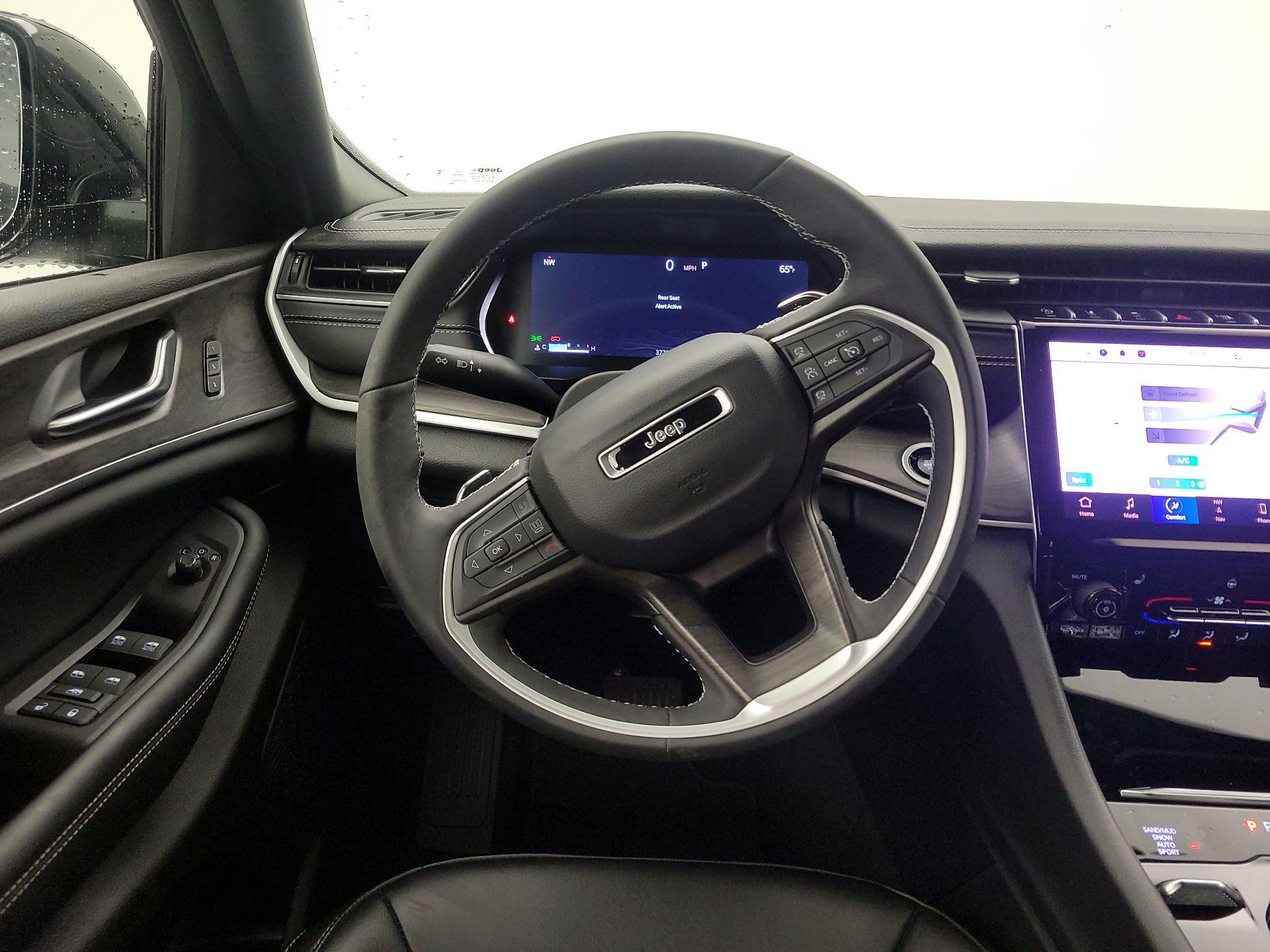 Thumbnail: 2024 Jeep Grand Cherokee - 10