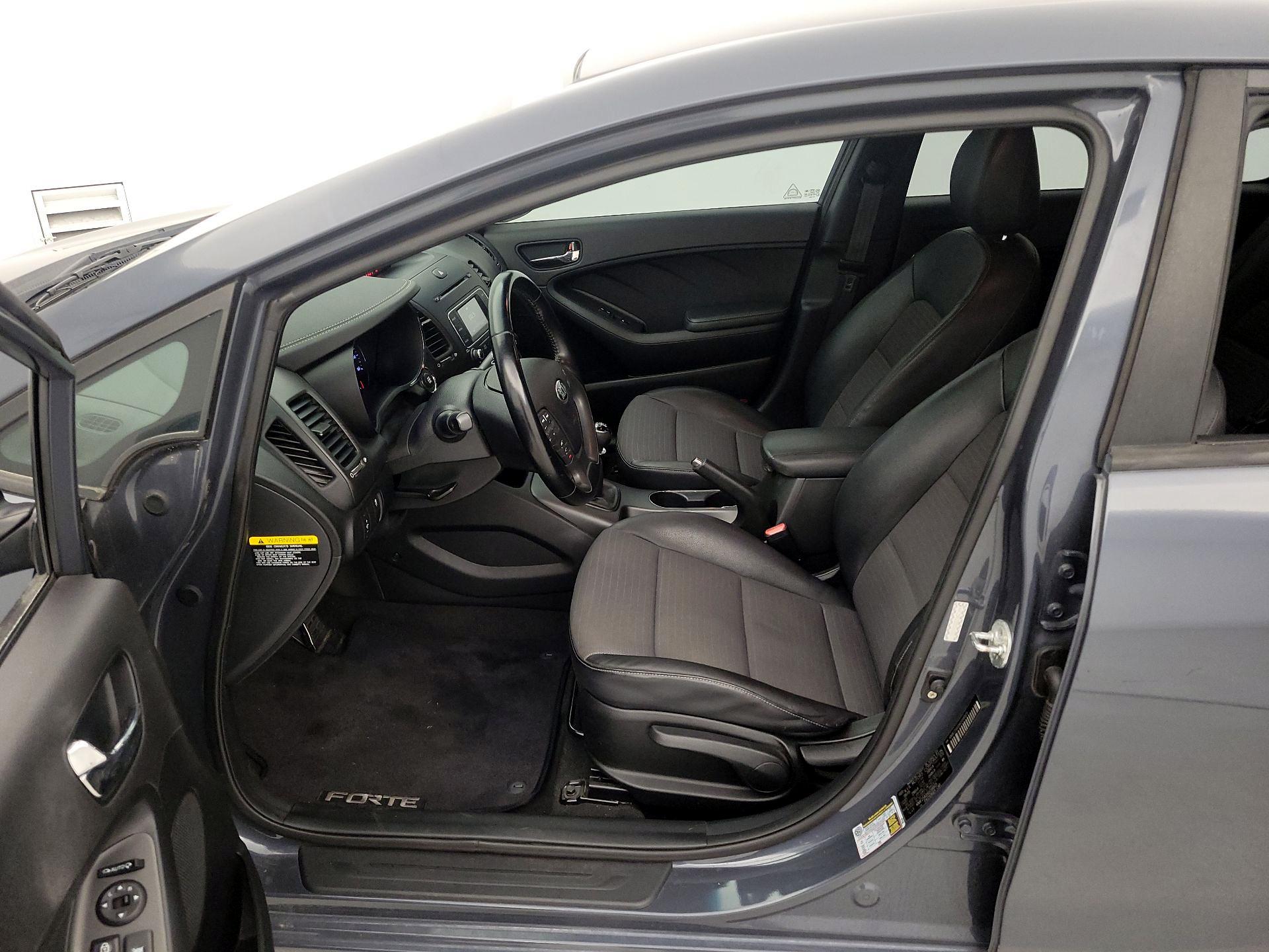Thumbnail: 2016 Kia Forte - 11