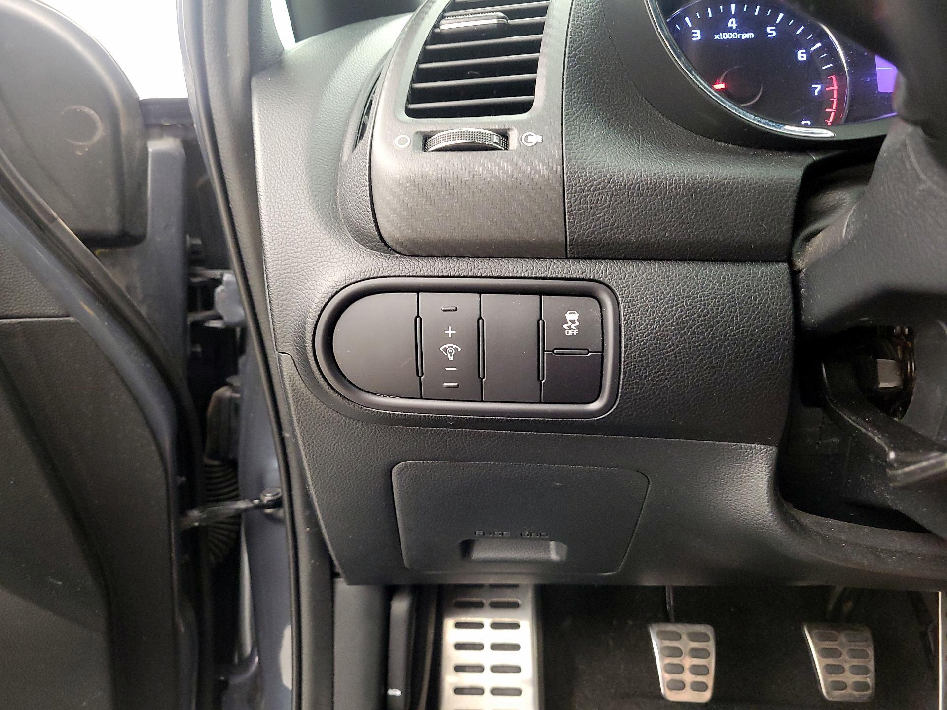 Thumbnail: 2016 Kia Forte - 13