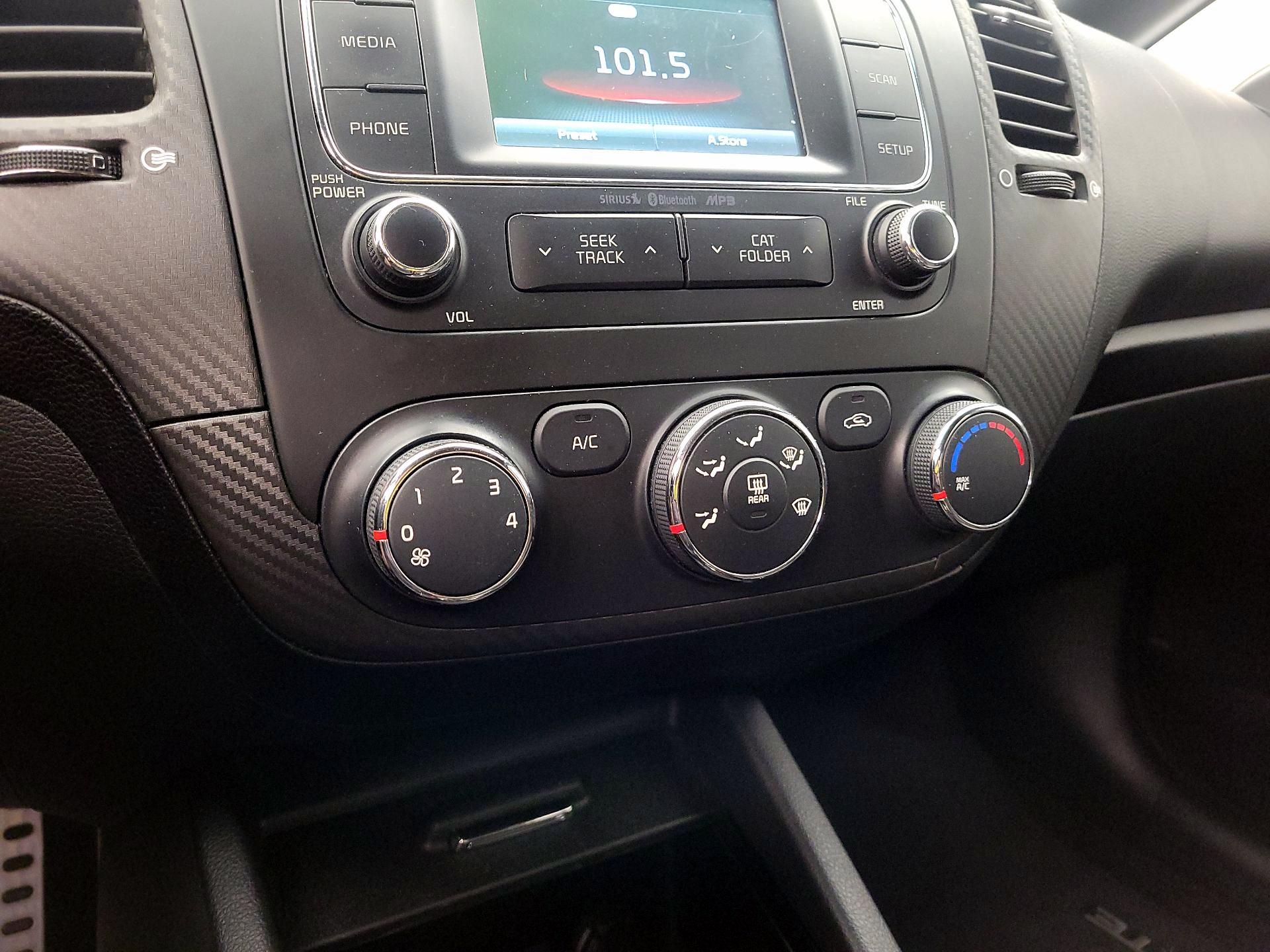 Thumbnail: 2016 Kia Forte - 16